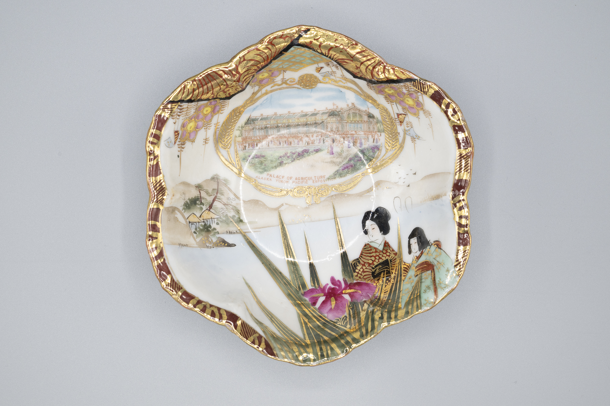 Image of Apple sauce dish featuring the Palace of Agriculture from the AYPE, 1909