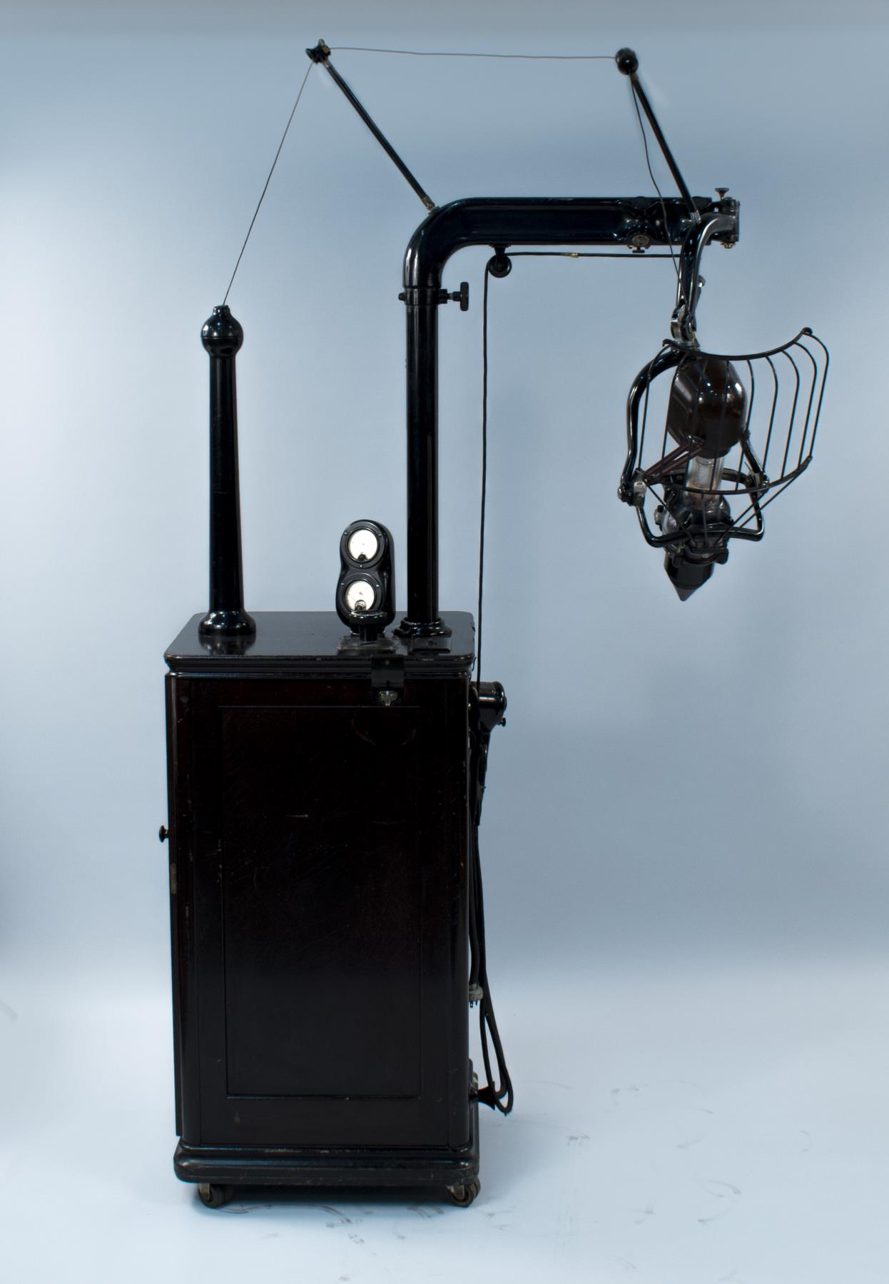 Image of Dental X-ray machine, 1925