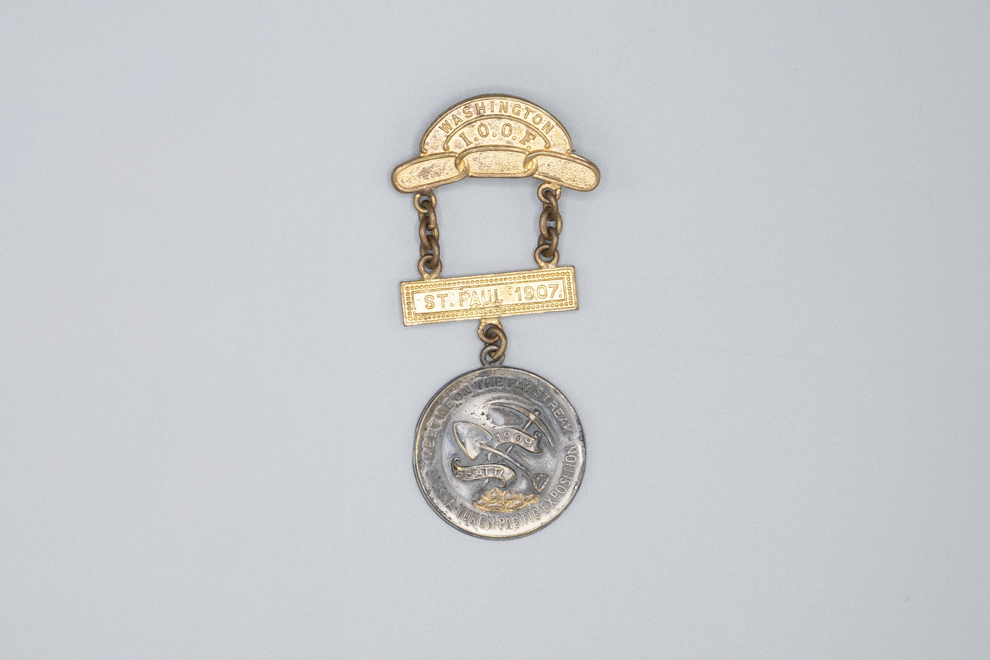 Image of Washington state I.O.O.F. pin featuring the AYPE, 1907-1909
