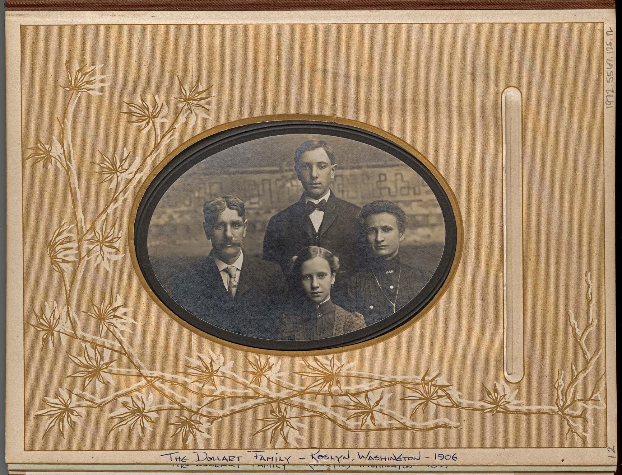 Image of Dollart family, Roslyn, Washington, 1906