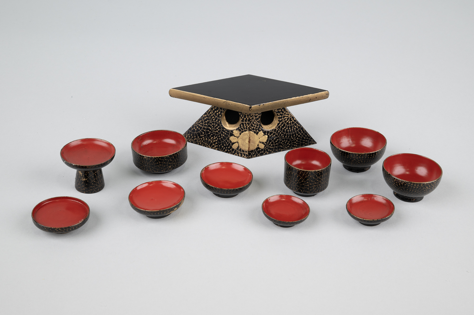 Image of Dishes and mochi platform from a Girls’ Day set, ca. 1930-1940