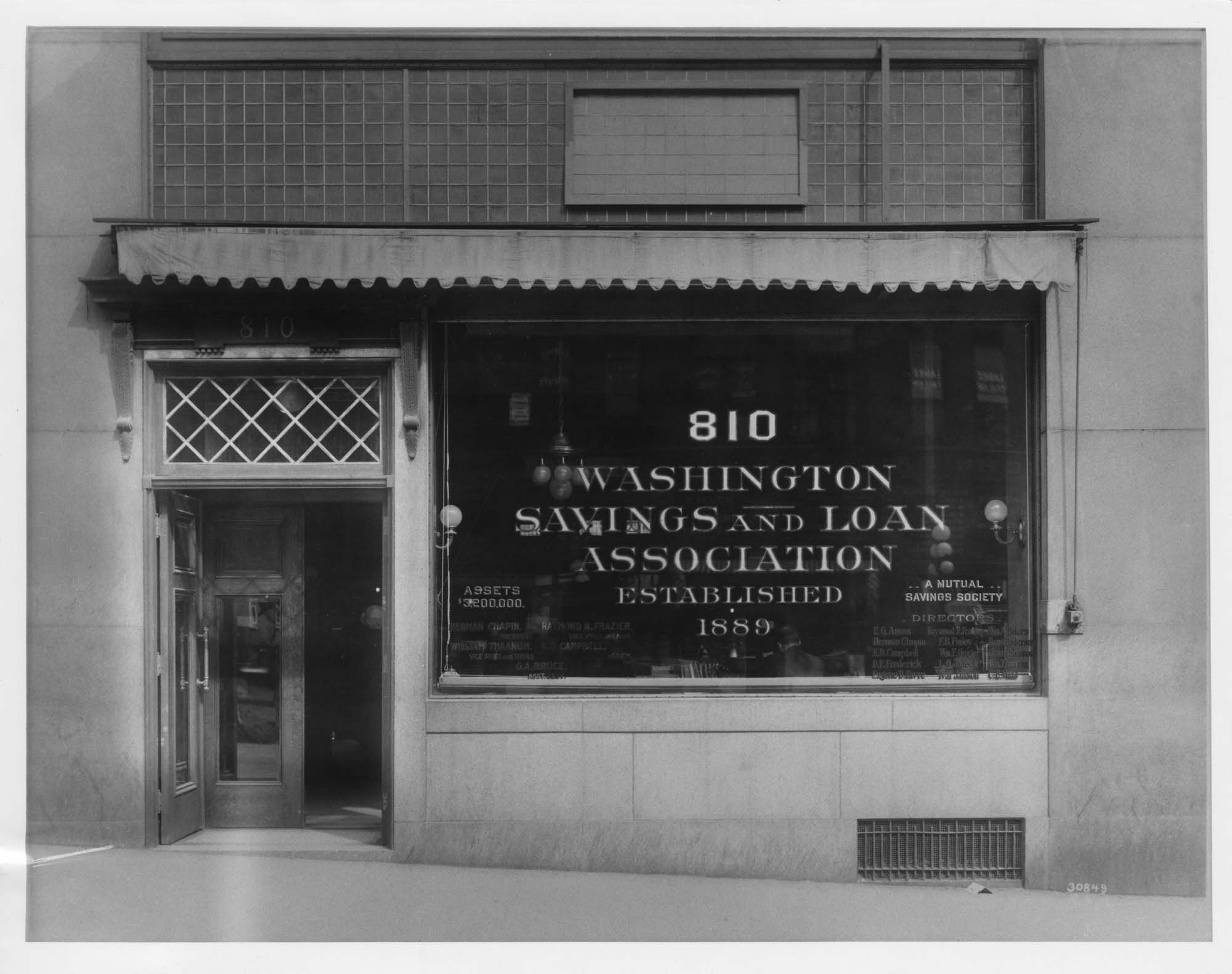 Image of Entrance to Washington Savings and Loan Association office at 810 Second Avenue, September 1914