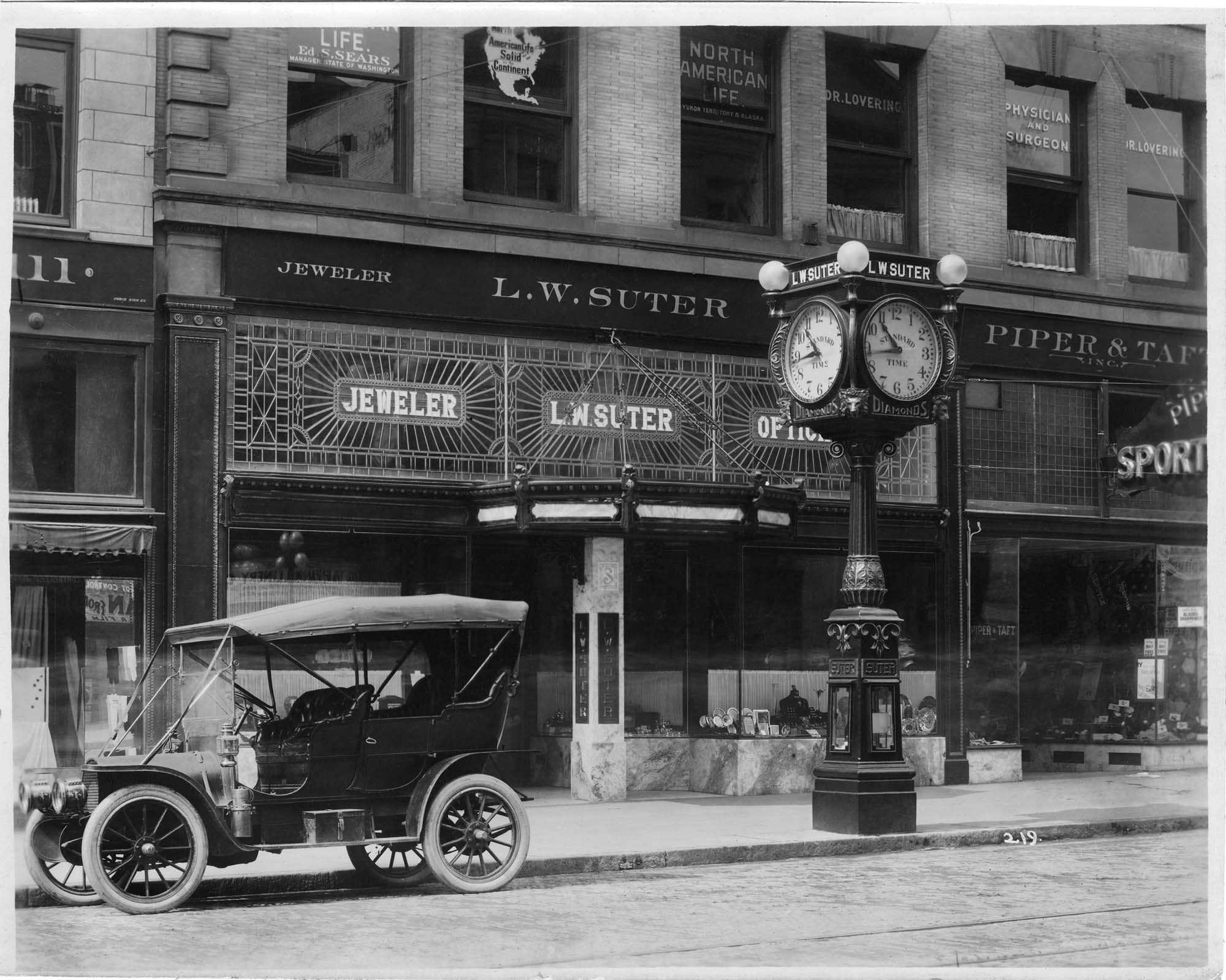 Image of Street clock in front of L.W. Suter Jeweler, Seattle, circa 1918