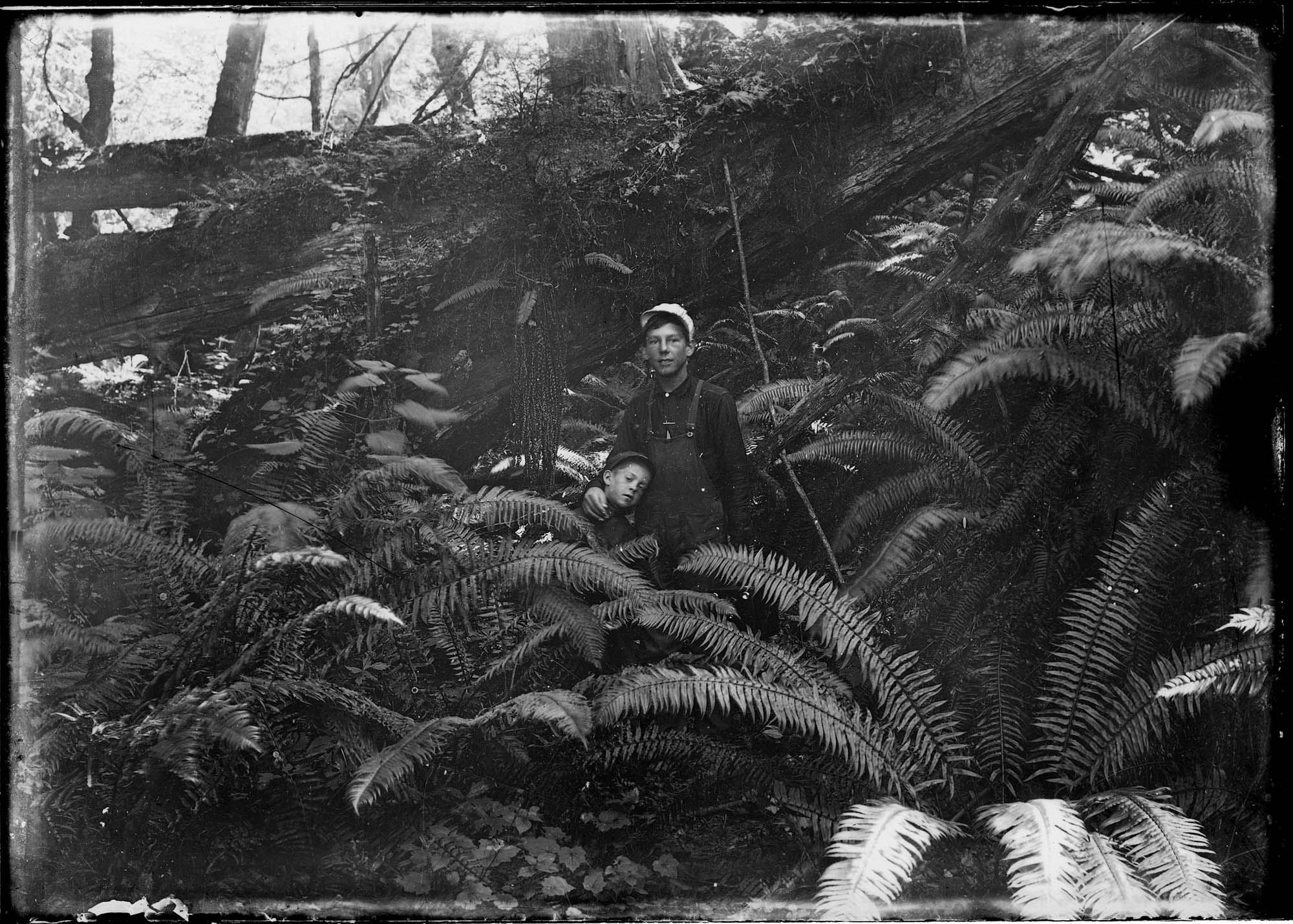 Image of Ed and Harold Moen at Fort Lawton, Seattle, circa 1910