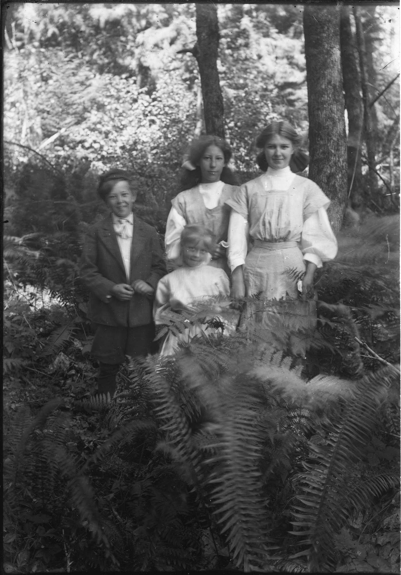 Image of Vick siblings, circa 1910