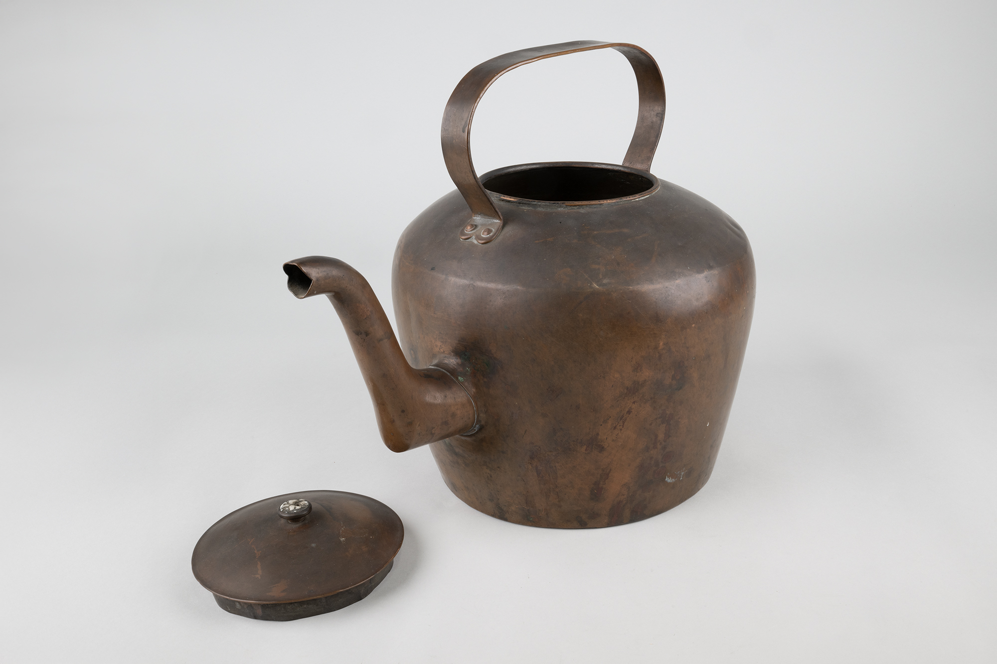 Image of Teakettle used by Burke family, ca. 1830-1880
