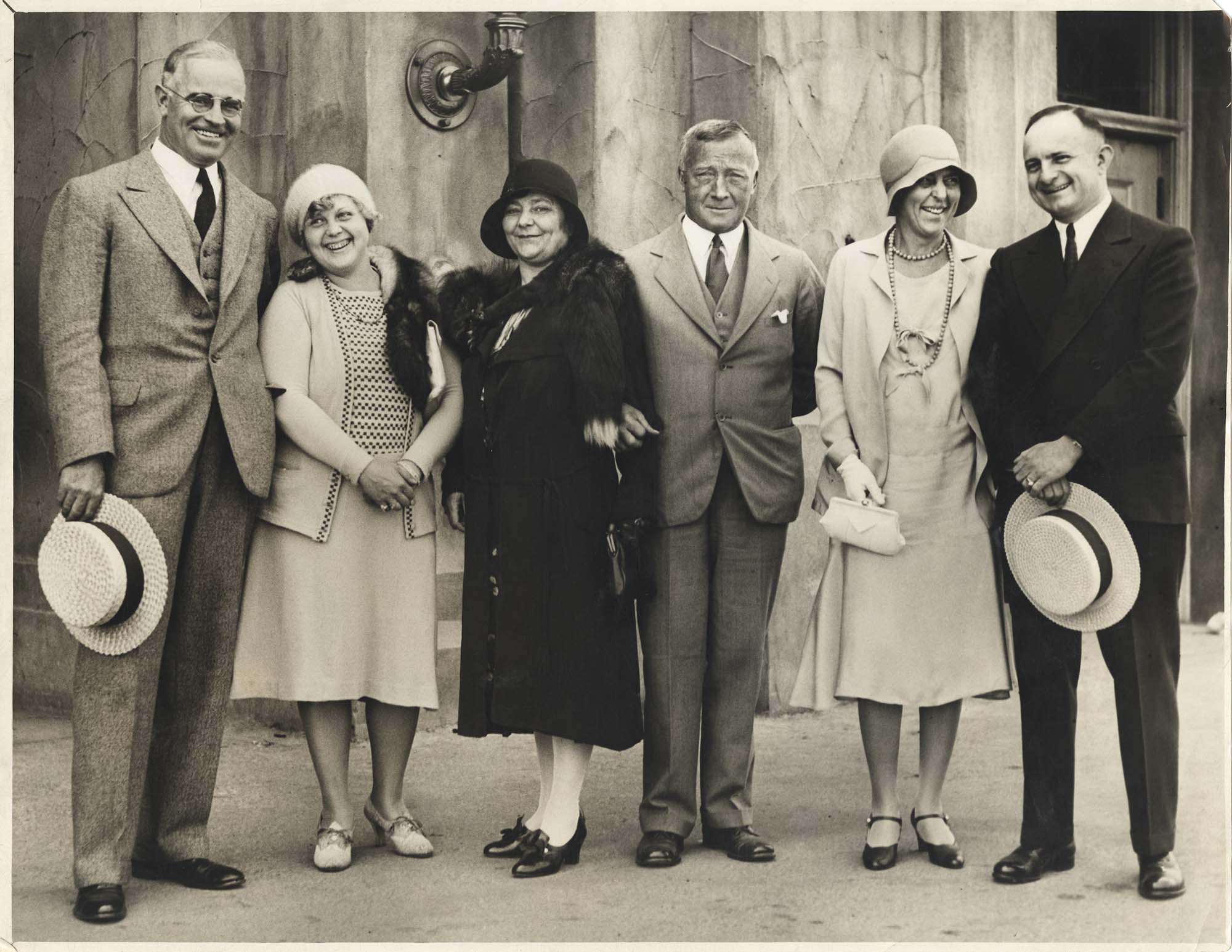 Image of Boxing promoter Nate Druxman and others in front of the Civic Ice Arena, Seattle, 1930