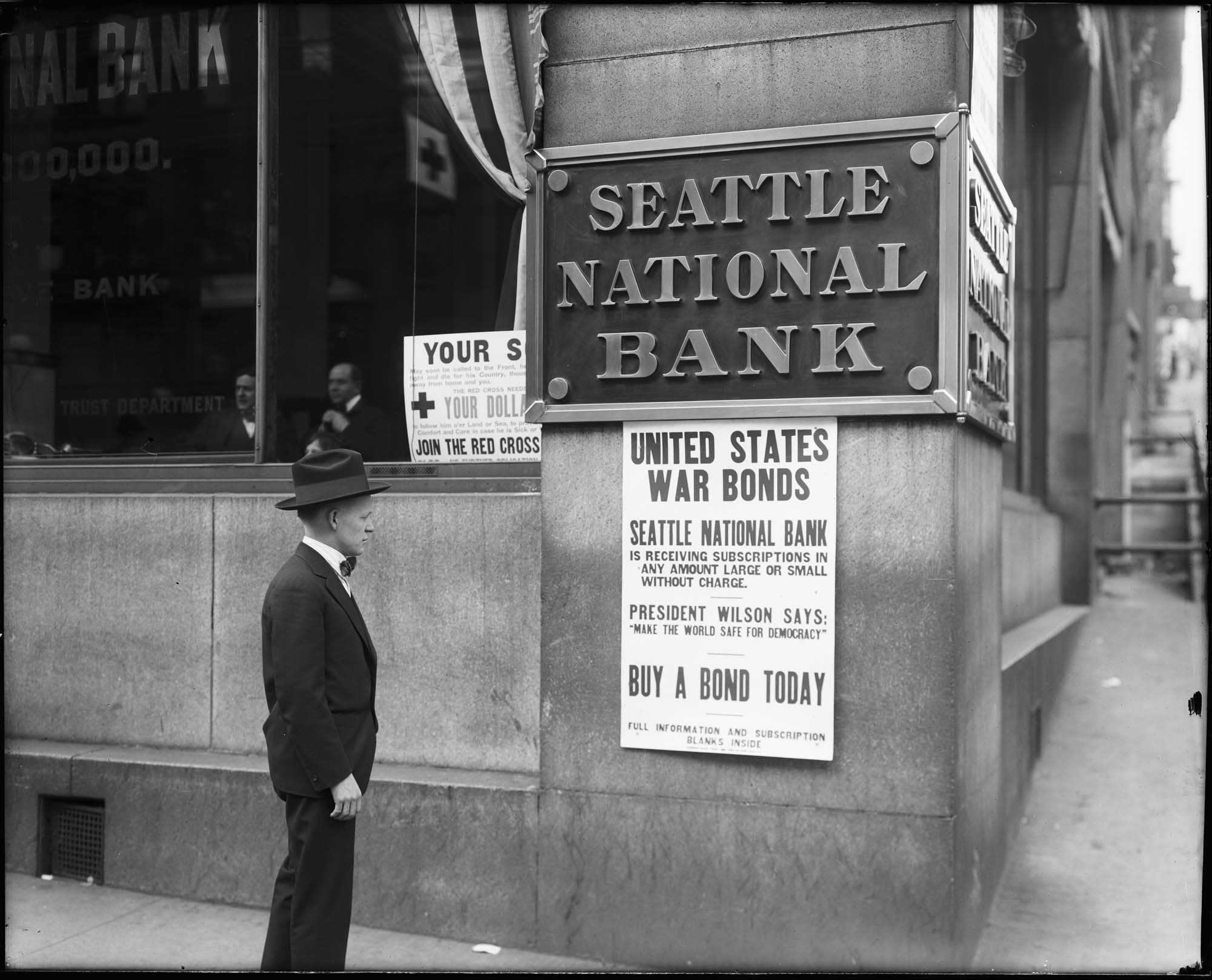 Image of War bonds poster at Seattle National Bank, 1917