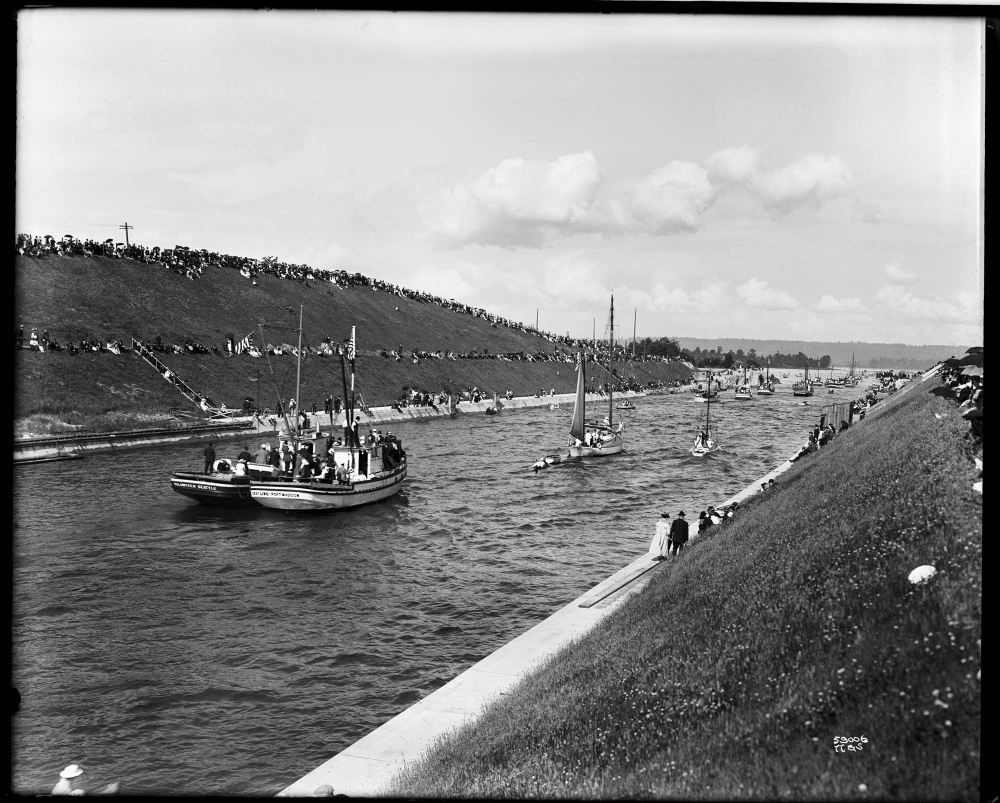 Image of Canal opening, Montlake, July 4, 1917