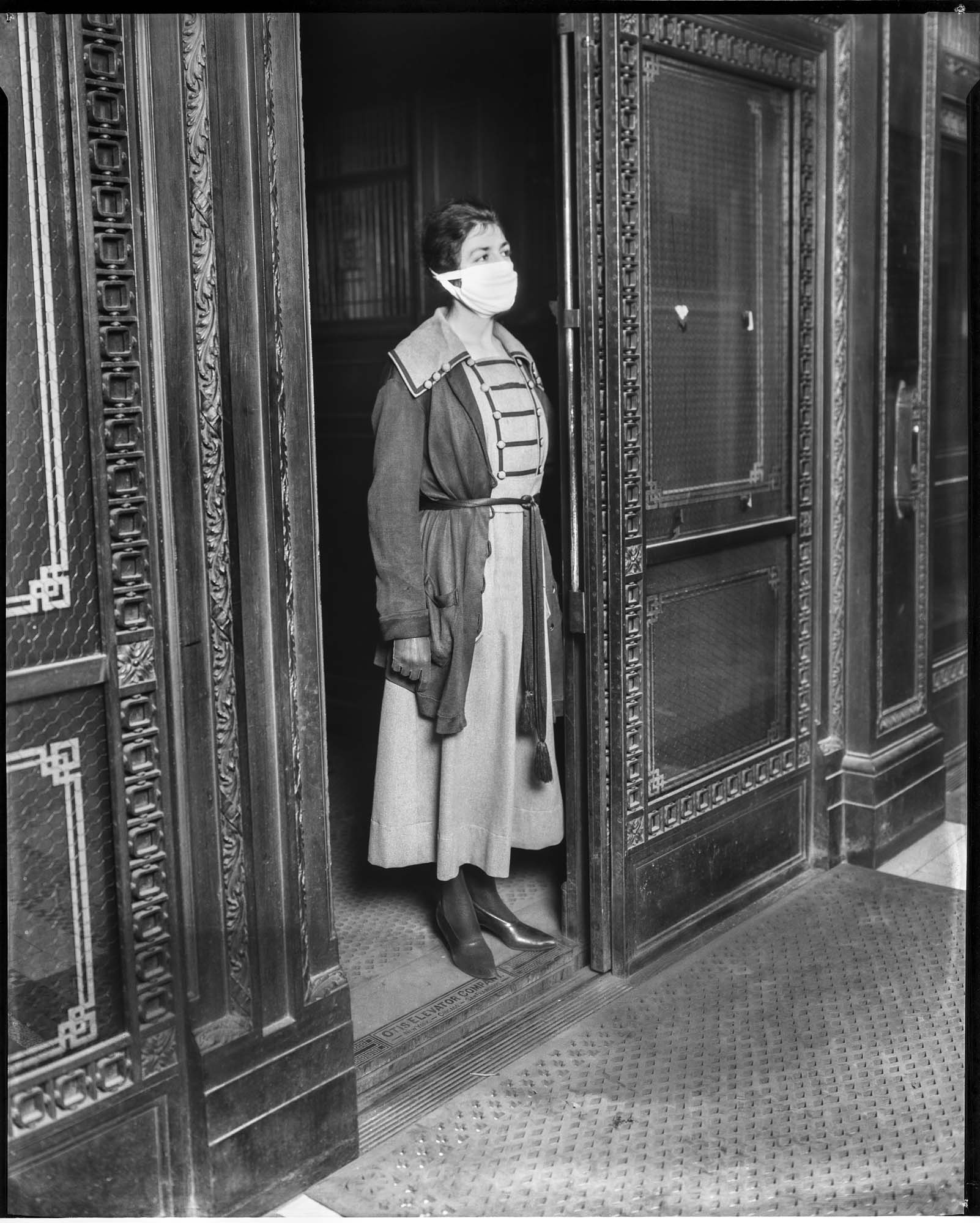 Image of Elevator worker with flu mask, 1918