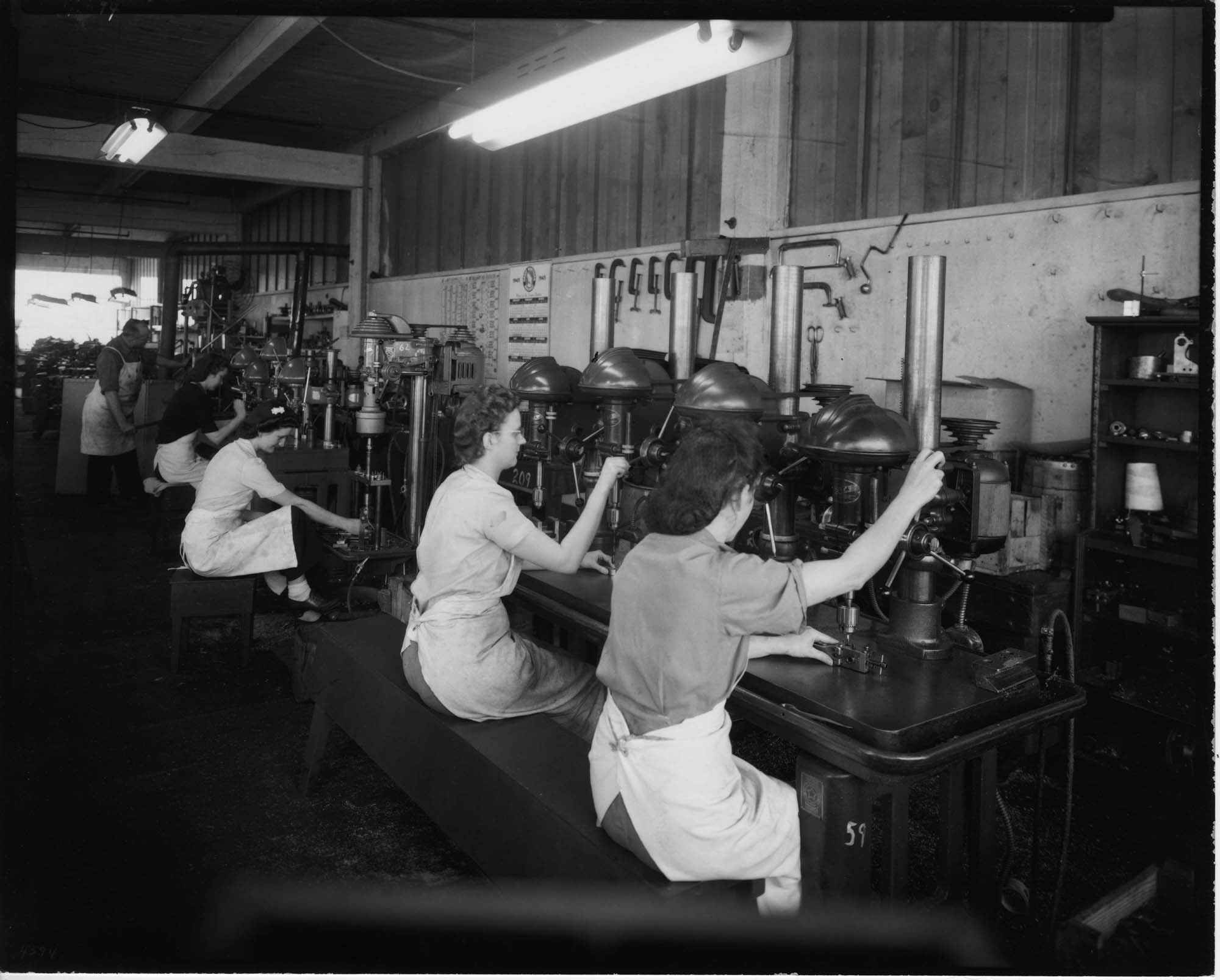 Image of Women working on machines, Seattle, 1945