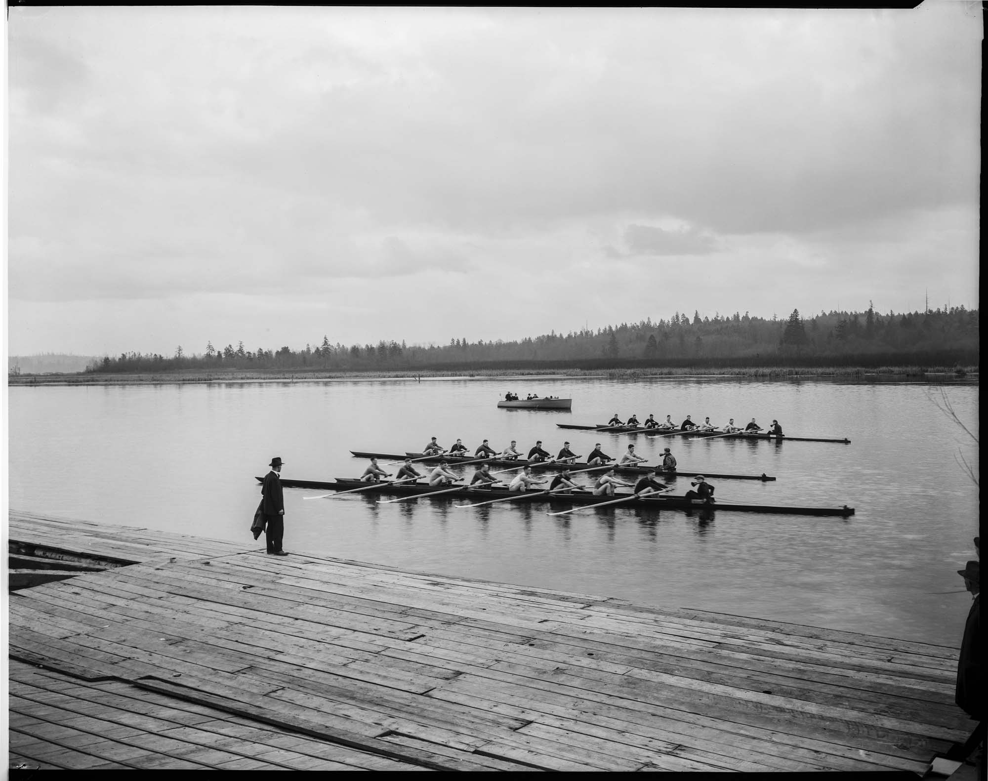Image of University of Washington crew team in shells, Seattle, 1921