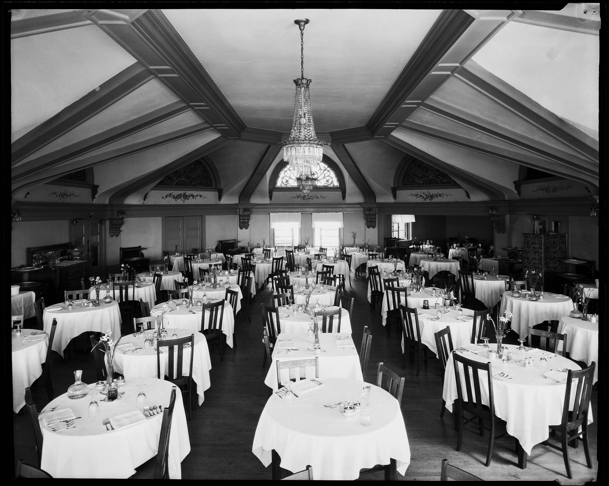 Image of Sorrento Hotel dining room, Seattle, circa 1921