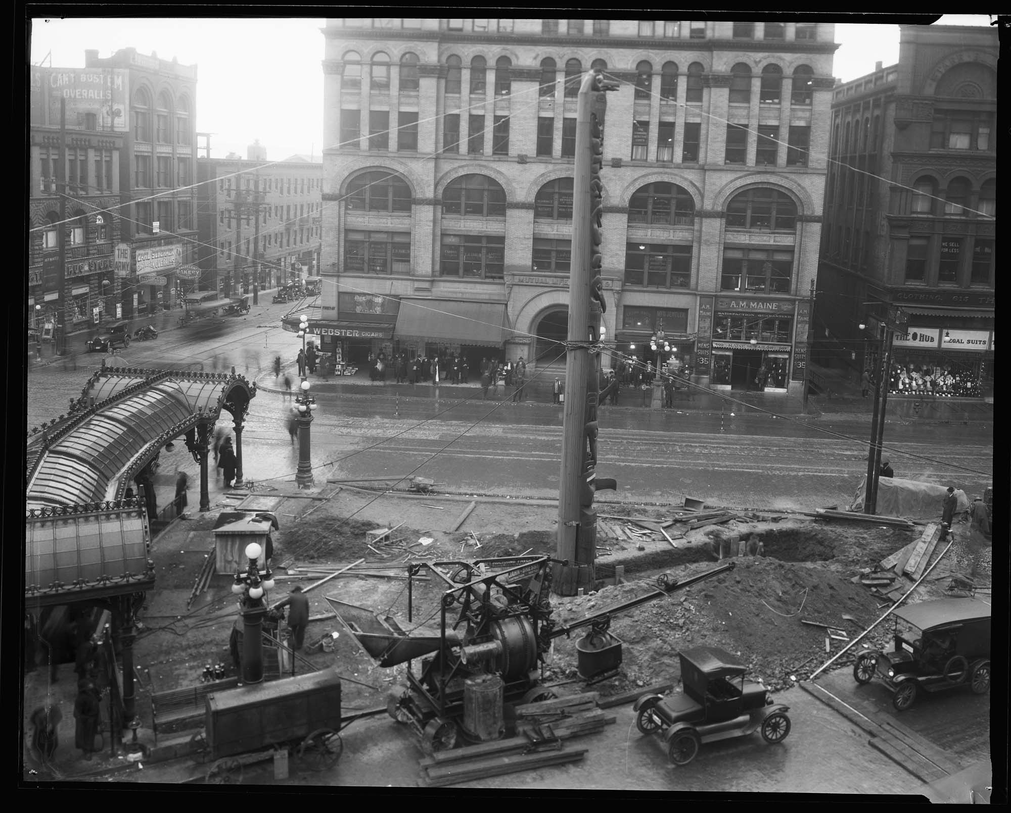 Image of Moving the totem pole, Pioneer Square, Seattle, circa 1923