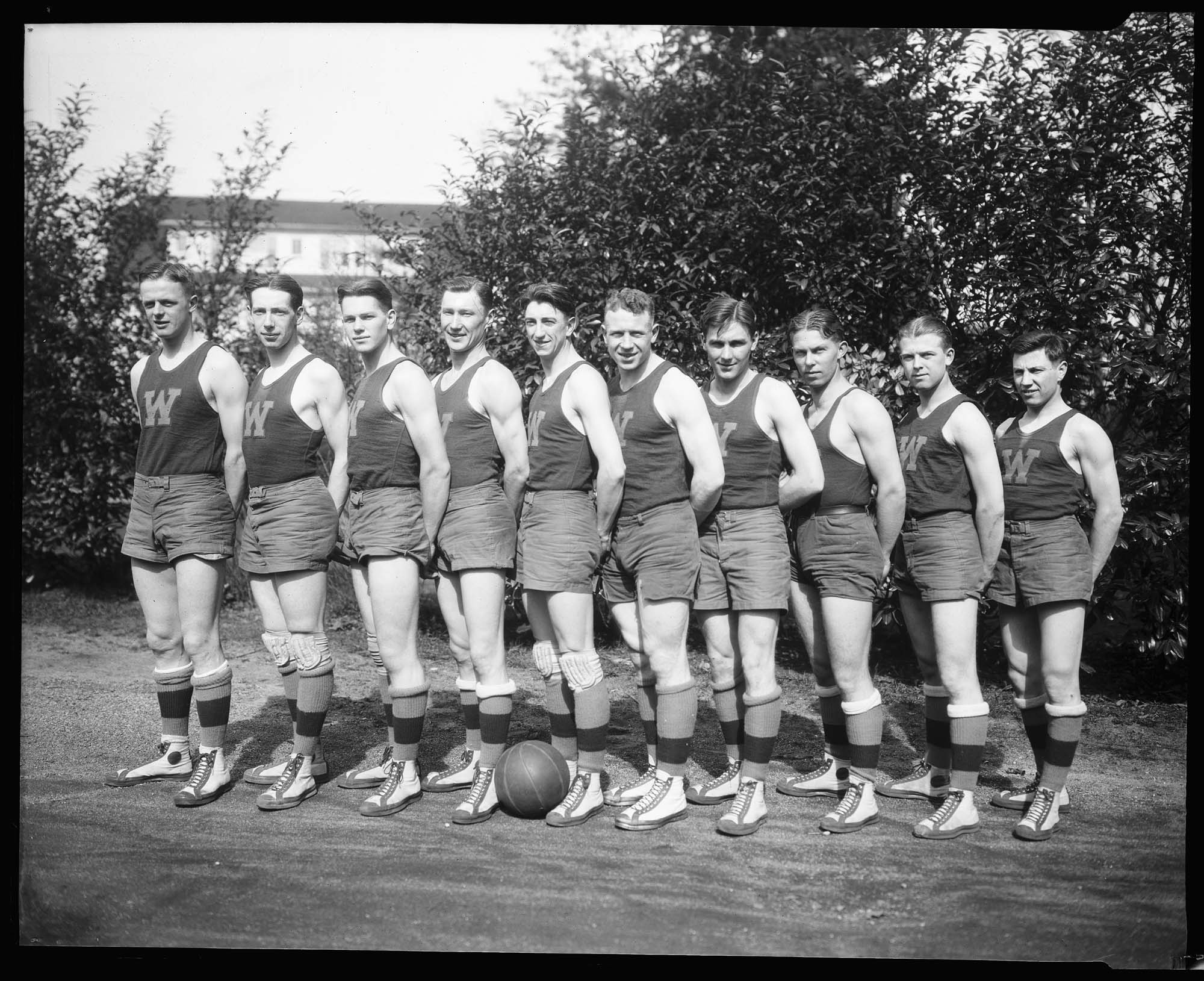 Image of Men's basketball team at the University of Washington, 1923