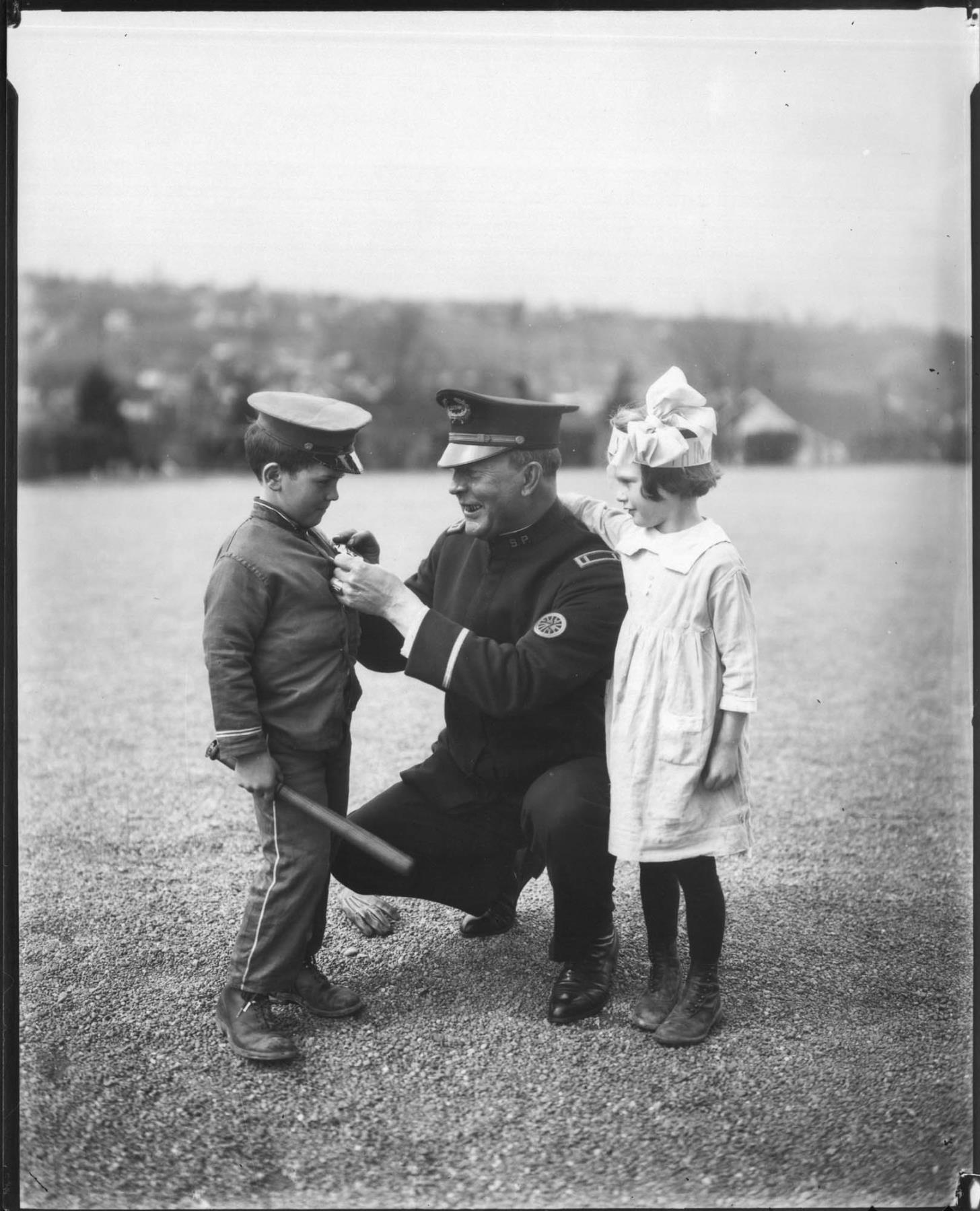 Image of Police captain Kimball with two John Muir School students, Seattle, circa 1922
