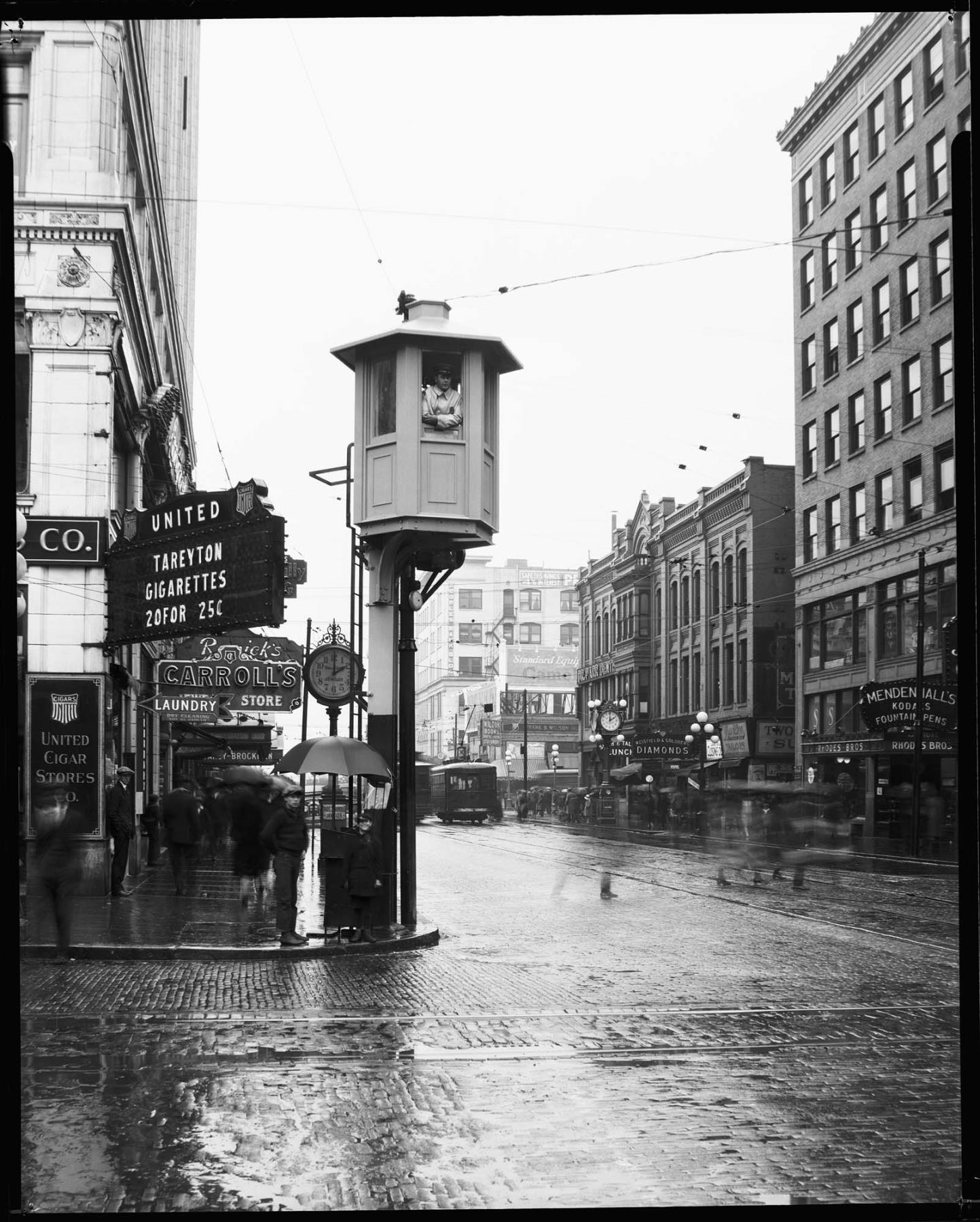 Image of Traffic tower at Fourth Avenue and Pike Street, 1925