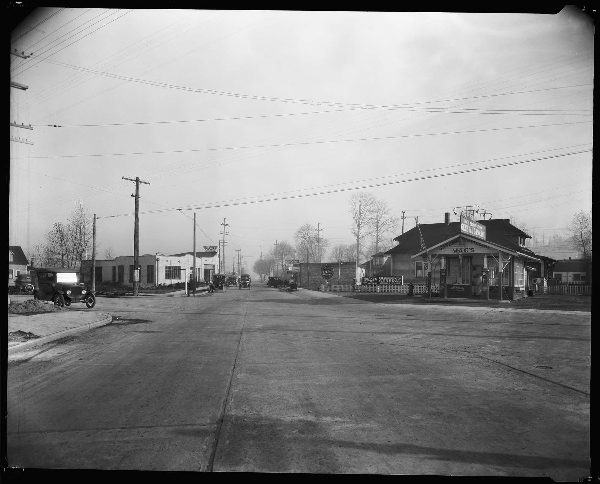 Image of Street scene in Renton, 1925