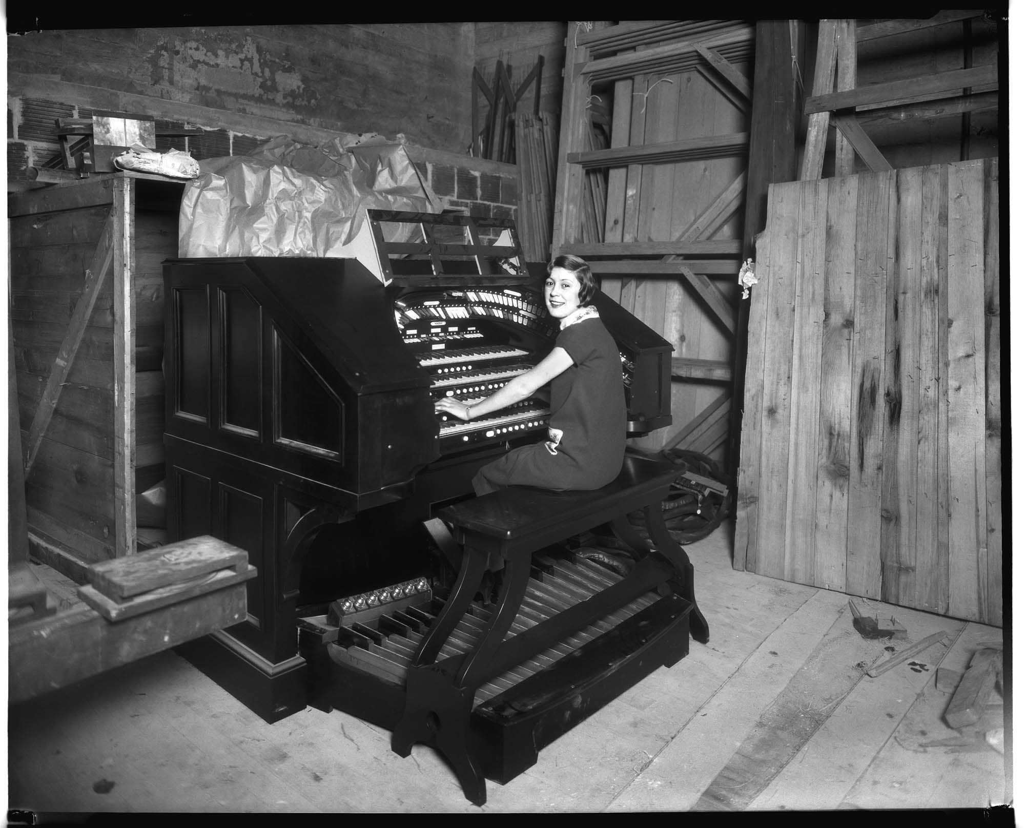 Image of Organ player at Fifth Avenue Theatre, Seattle, circa 1926