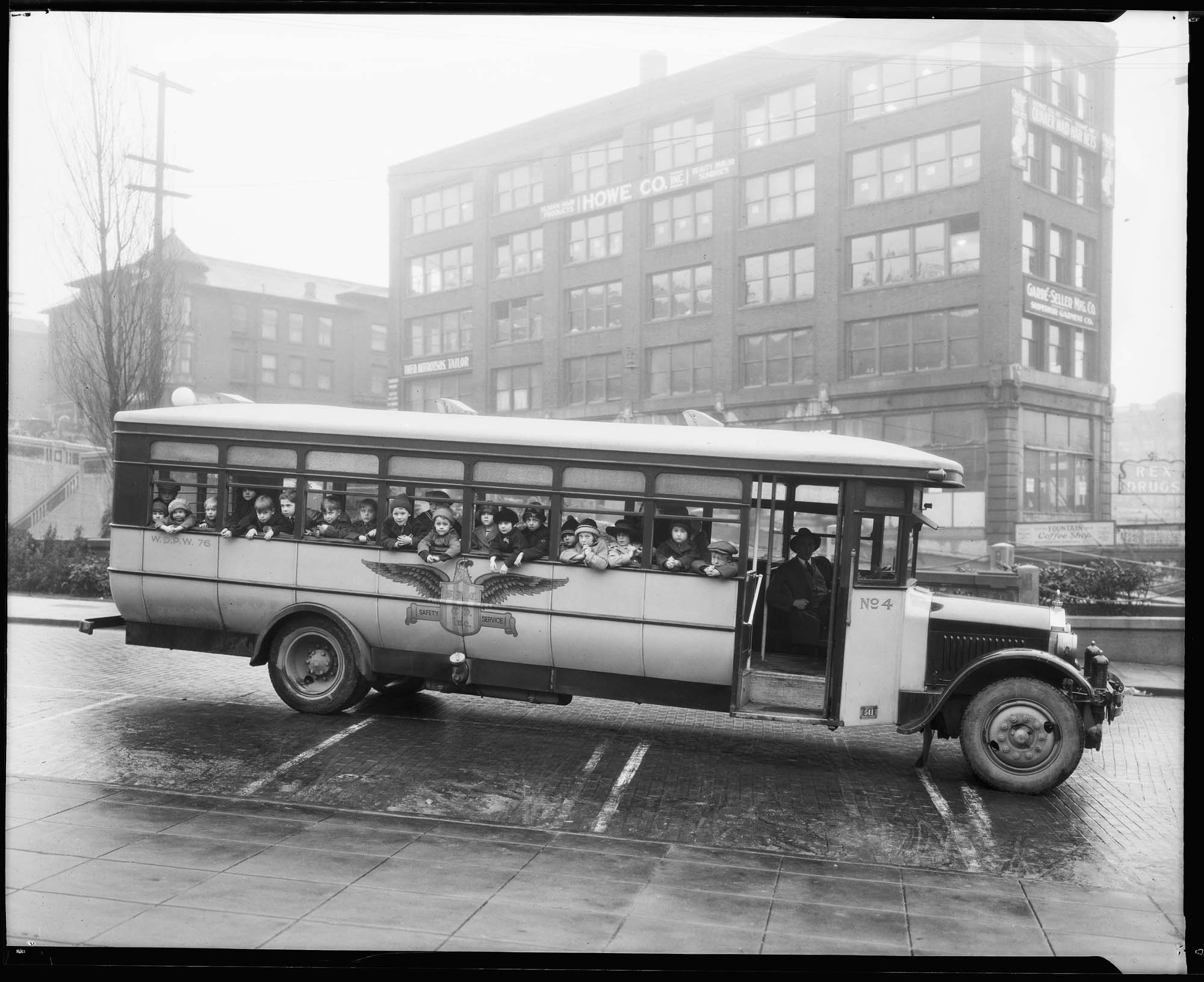 Image of Busload of children from the Theodora Home, circa 1927