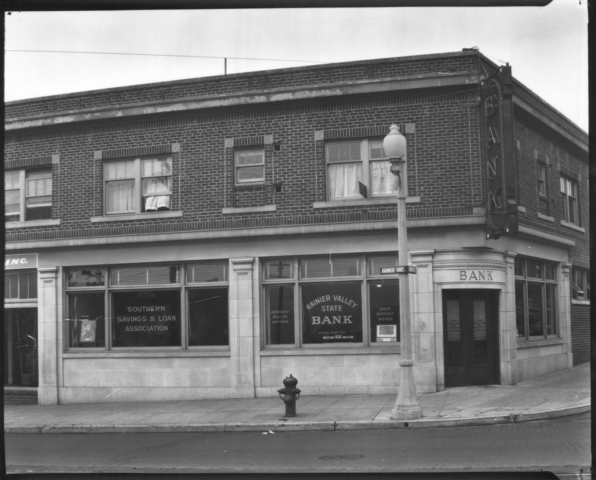 Image of Rainier Valley State Bank, Seattle, circa 1928