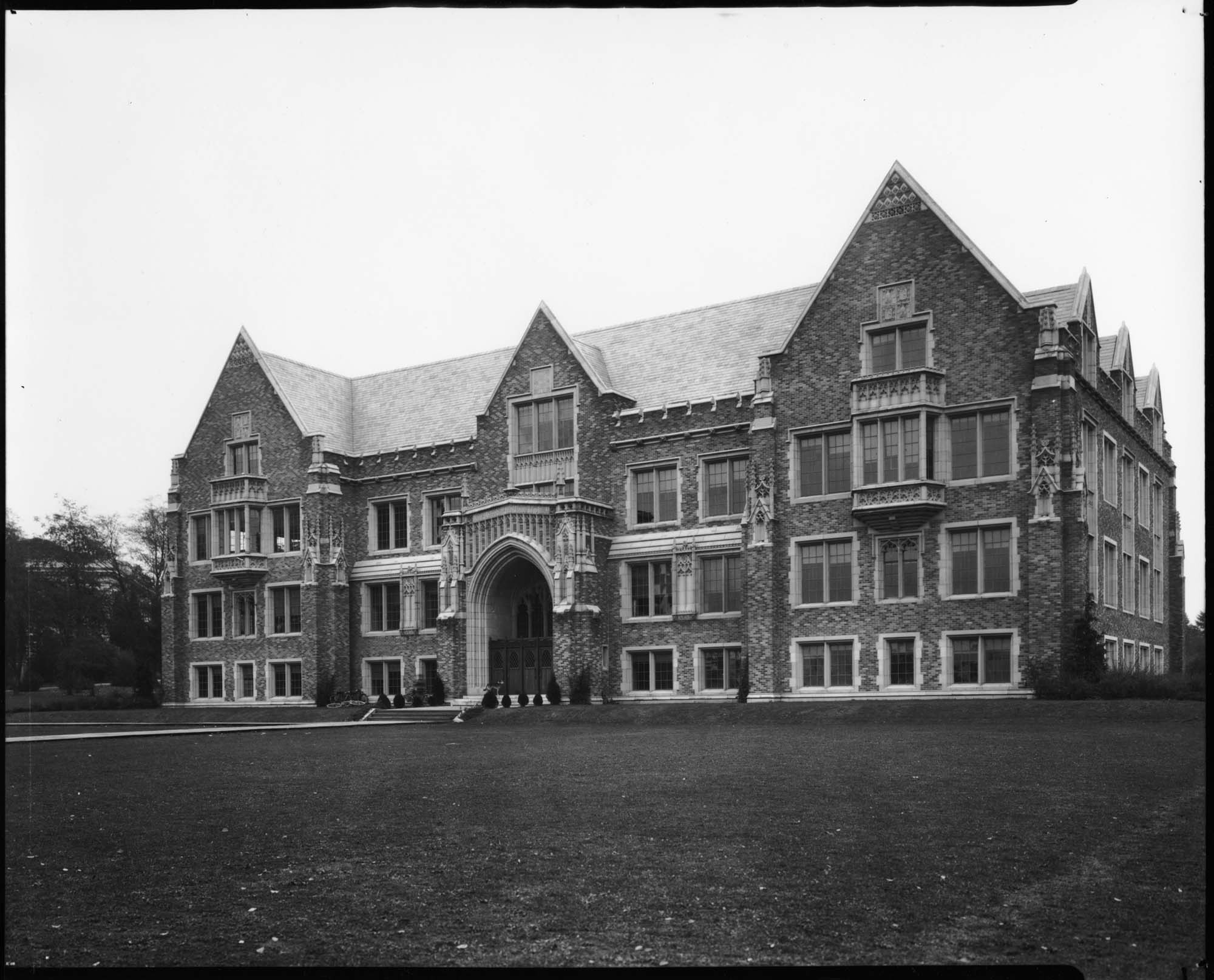 Image of University of Washington Guggenheim Hall, Seattle, November 7, 1931