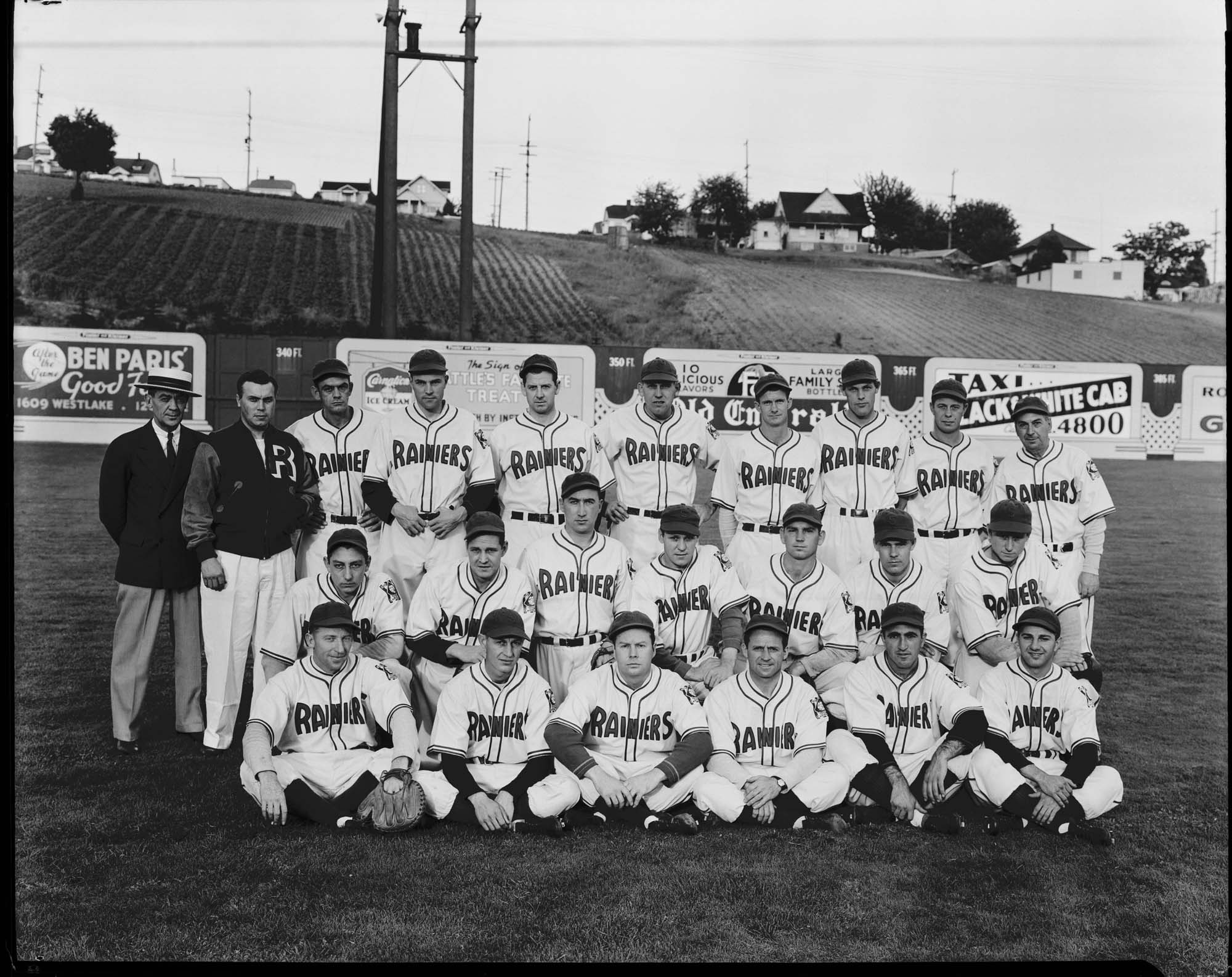 Image of Seattle Rainiers baseball team, 1939