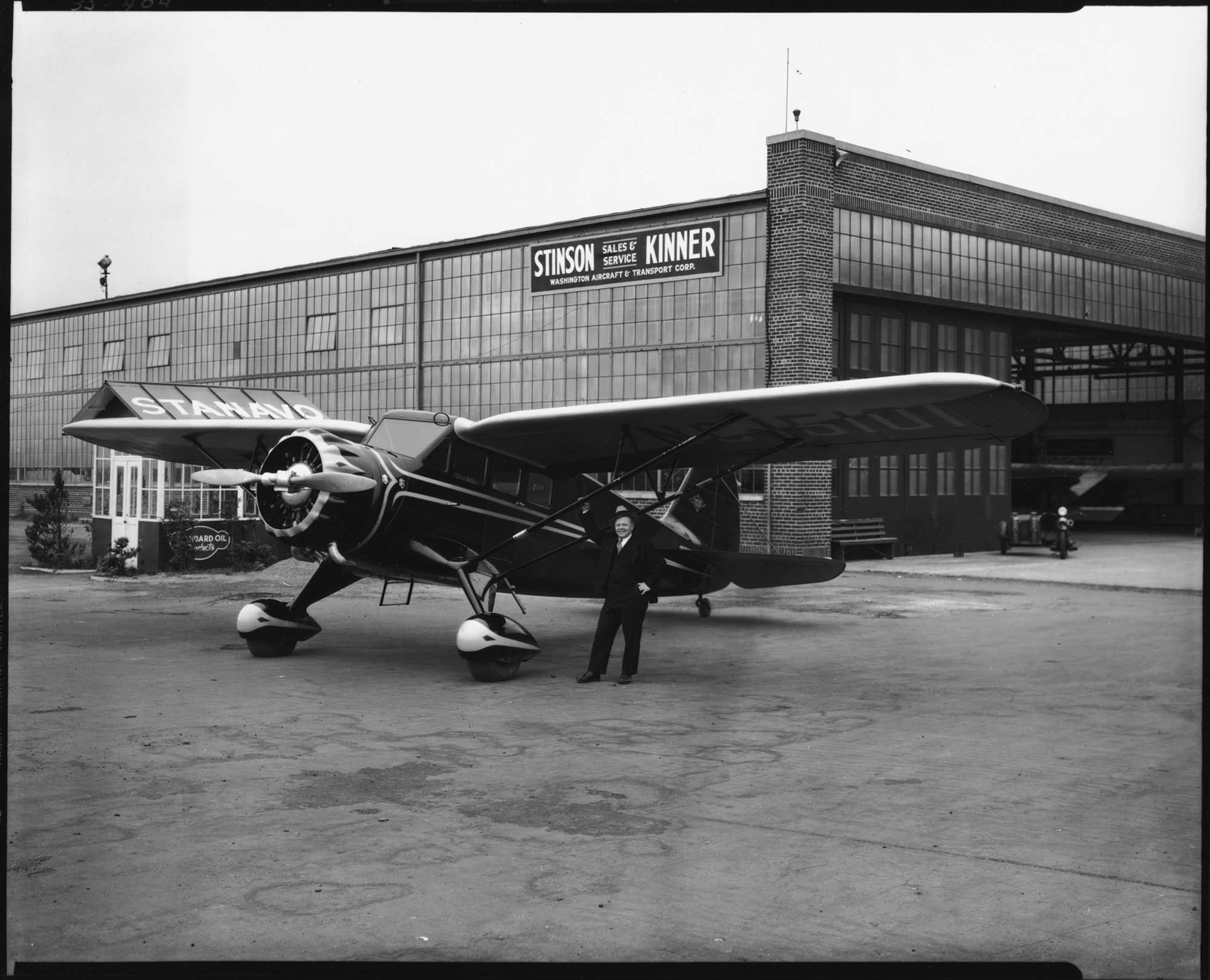 Image of Airplane near hangar, 1935
