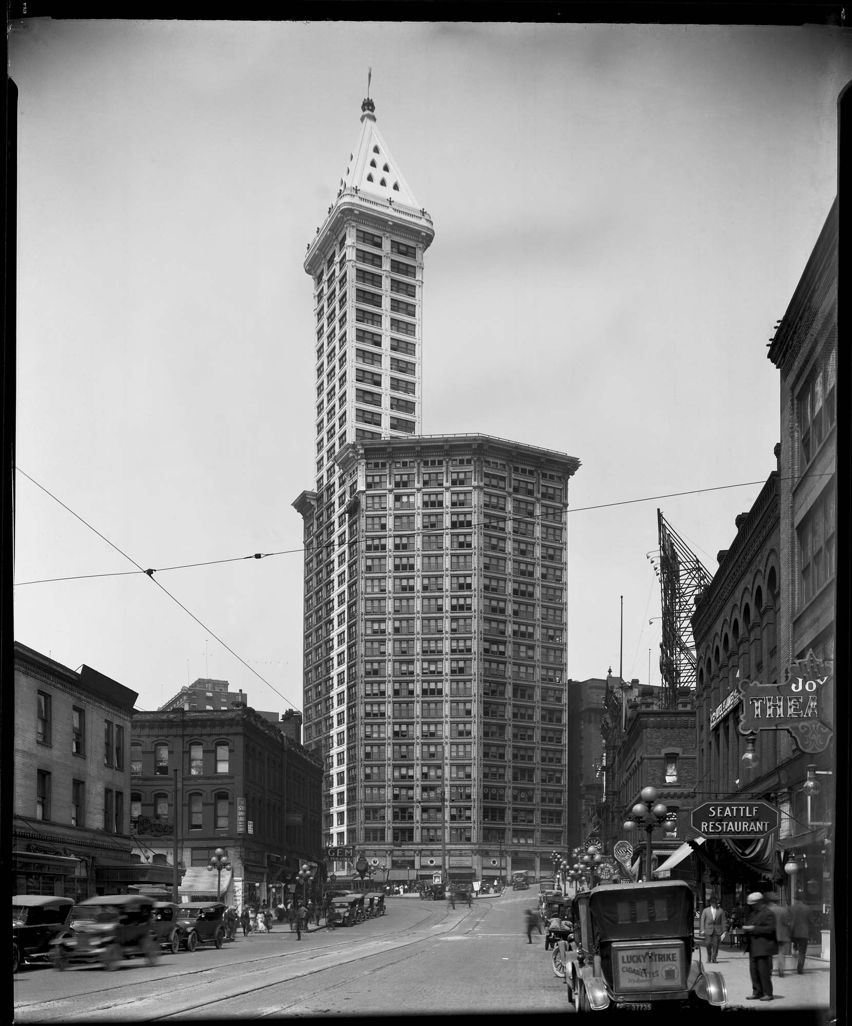 Image of Washing the Smith Tower, circa 1925