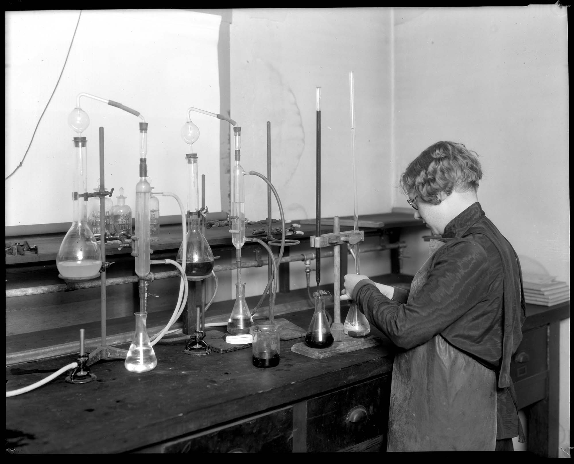 Image of Student in University of Washington chemistry laboratory, circa 1925