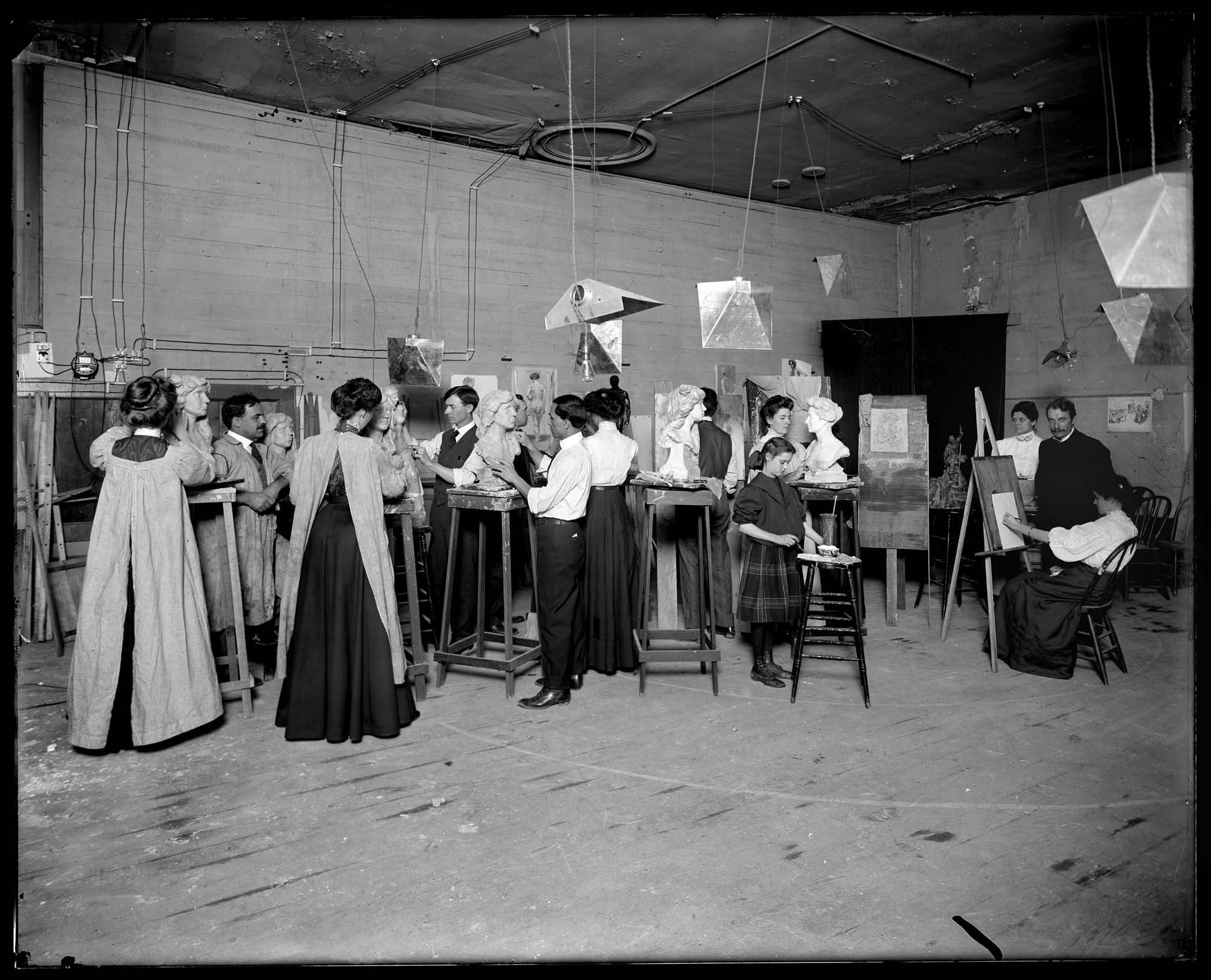 Image of Beaux Arts sculpture class, 1911