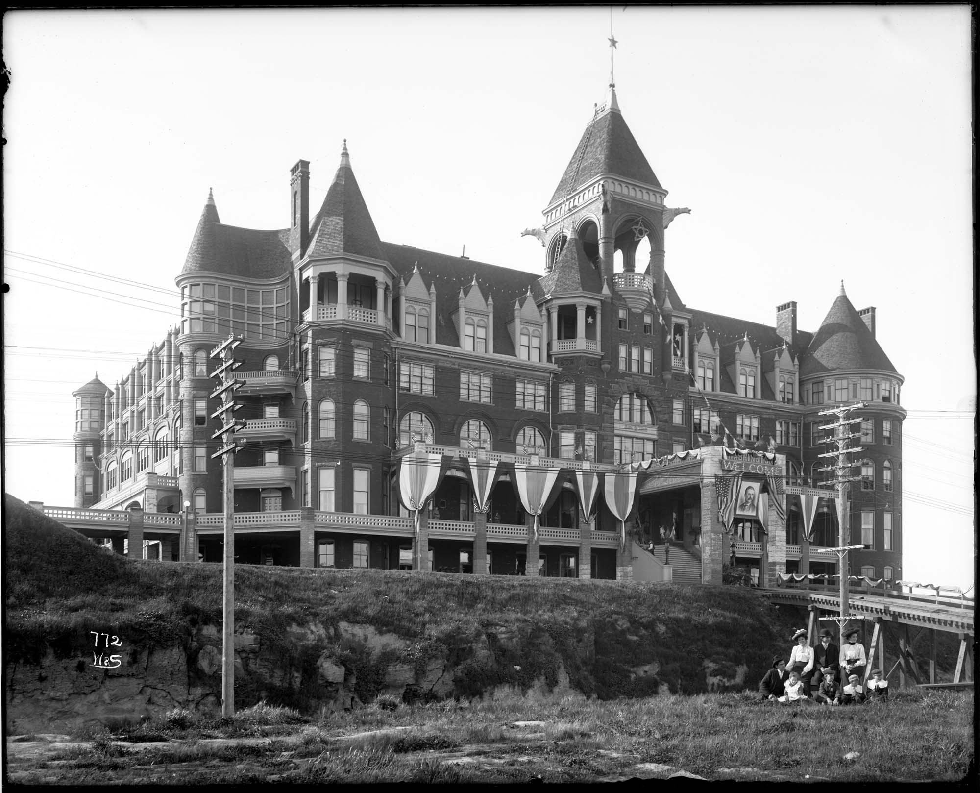Image of Hotel Washington, circa 1903