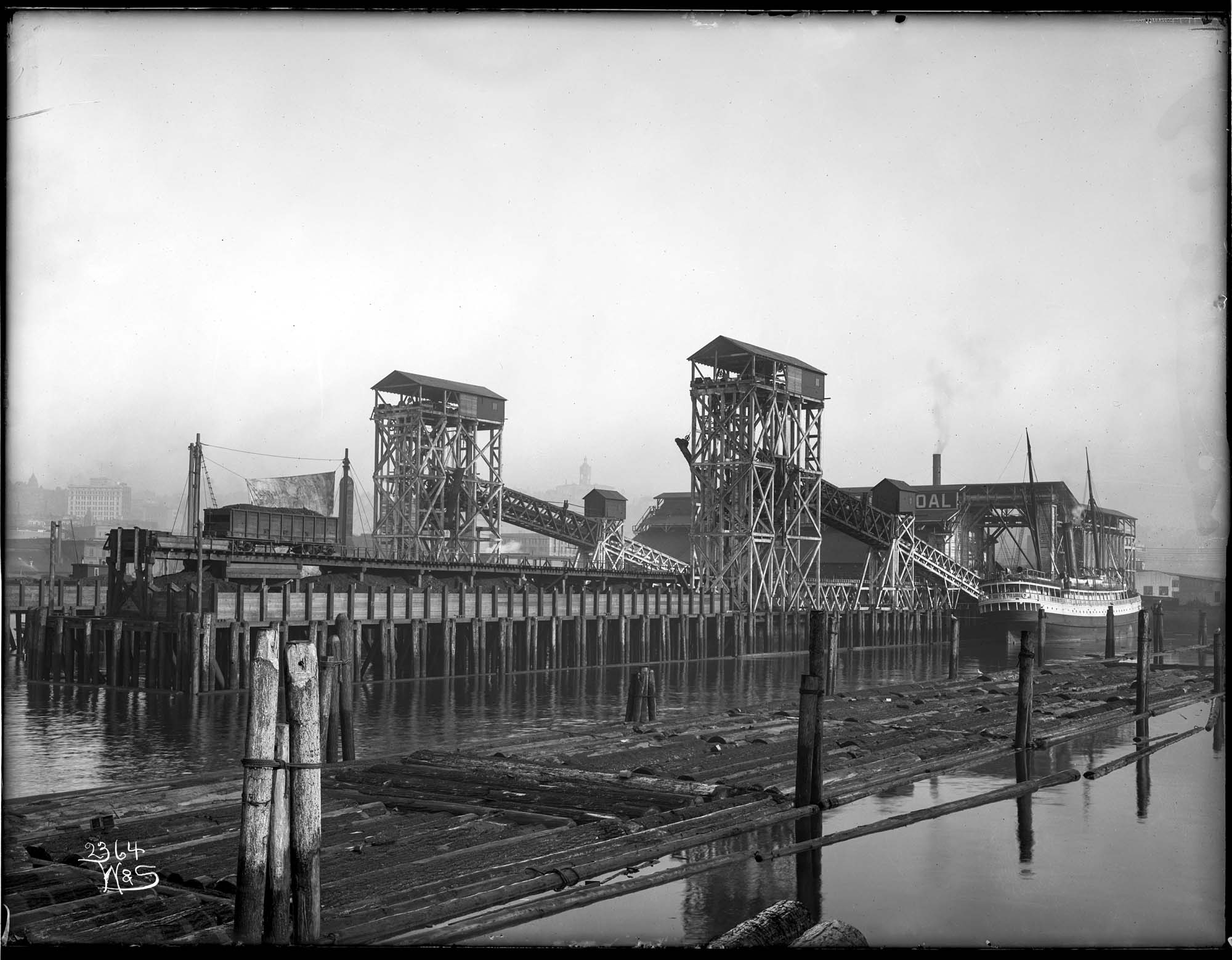 Image of Bunkers and wharves at the Pacific Coast Coal Company, 1911