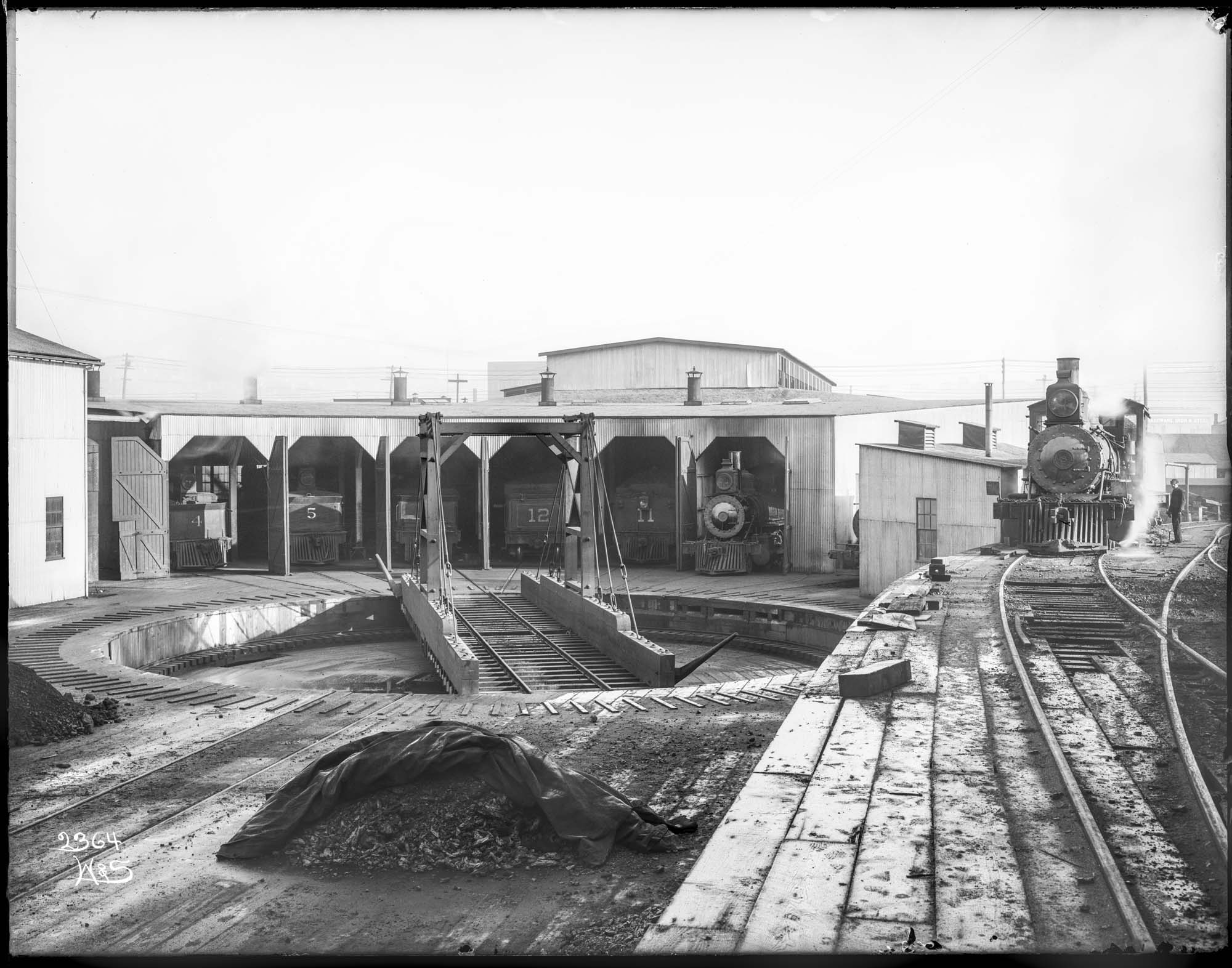 Image of Turntable and roundhouse at the Pacific Coast Coal Company bunkers , 1911