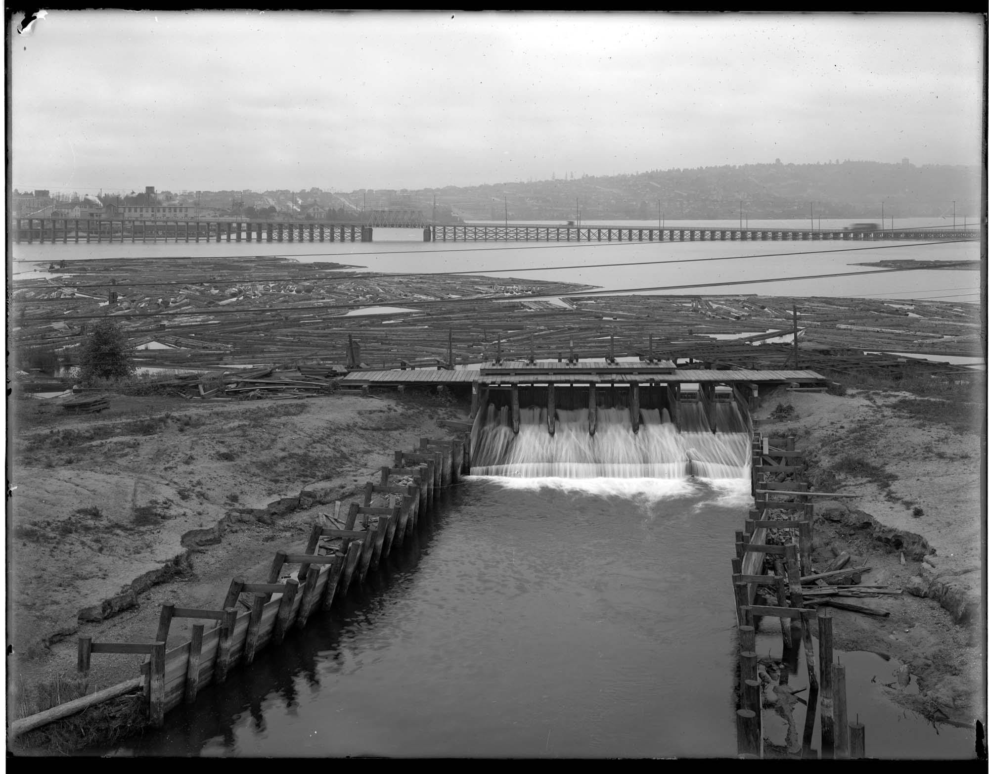 Image of Lake Washington Ship Canal spillway near Fremont, circa 1915