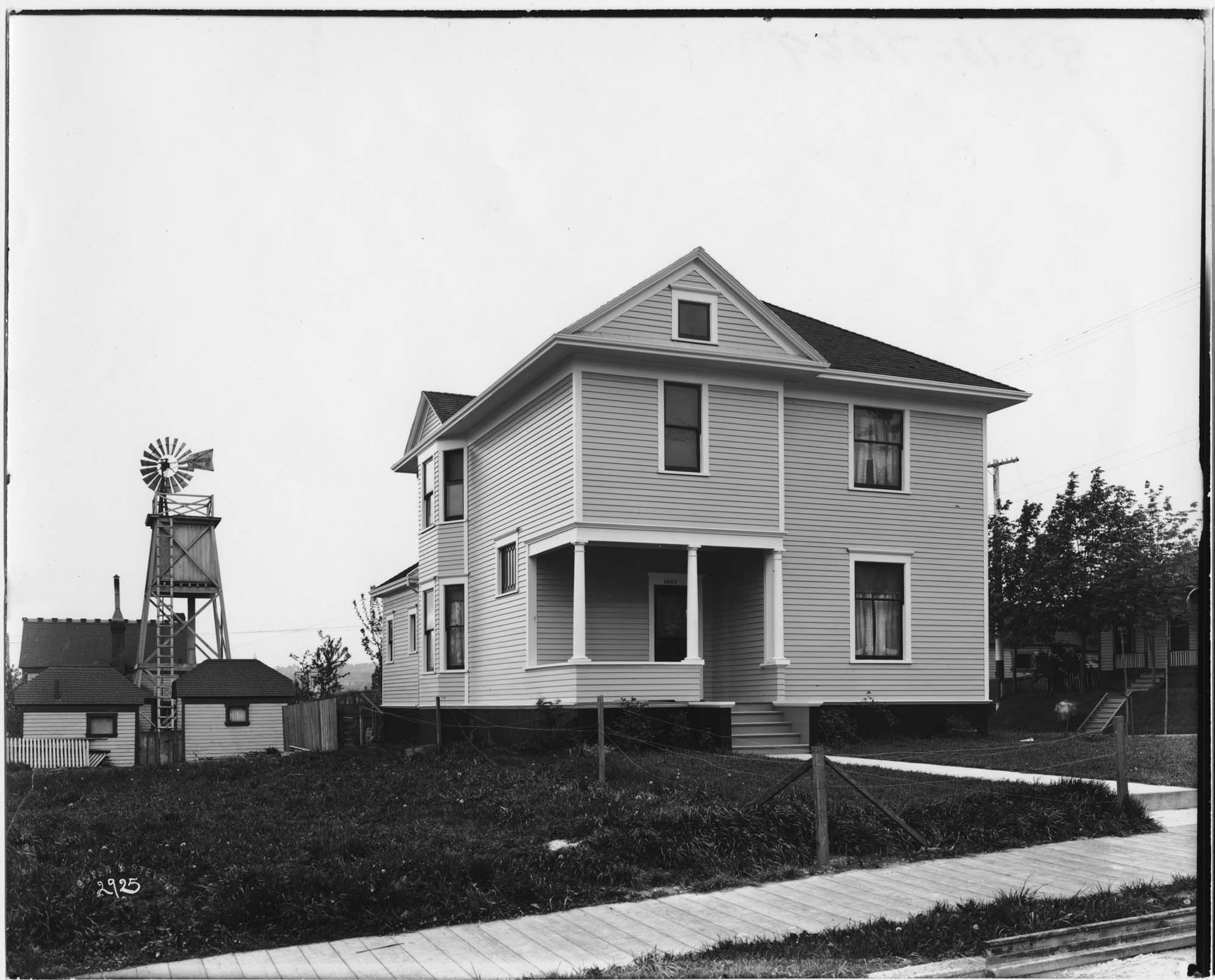 Image of University of Washington fraternity house, Seattle, circa 1908