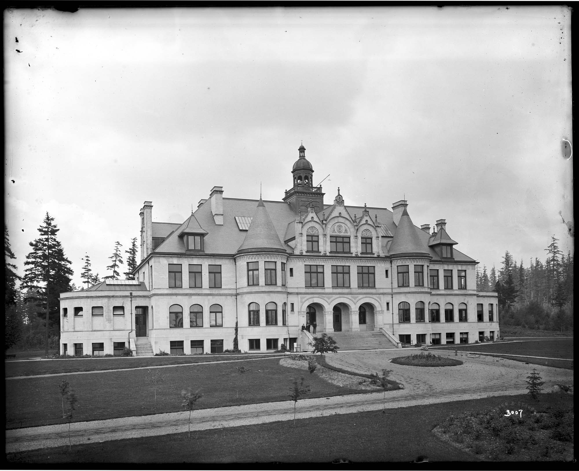 Image of Denny Hall at the University of Washington, circa 1910