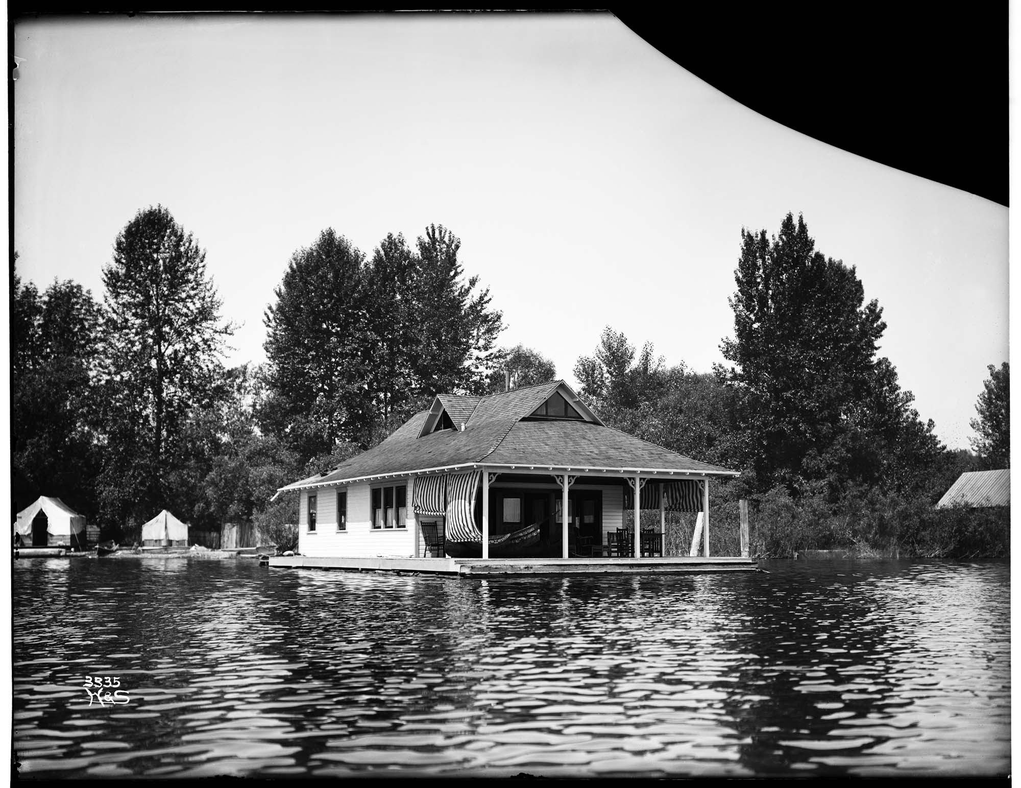 Image of G.L Reichenbach's houseboat, Seattle, 1905