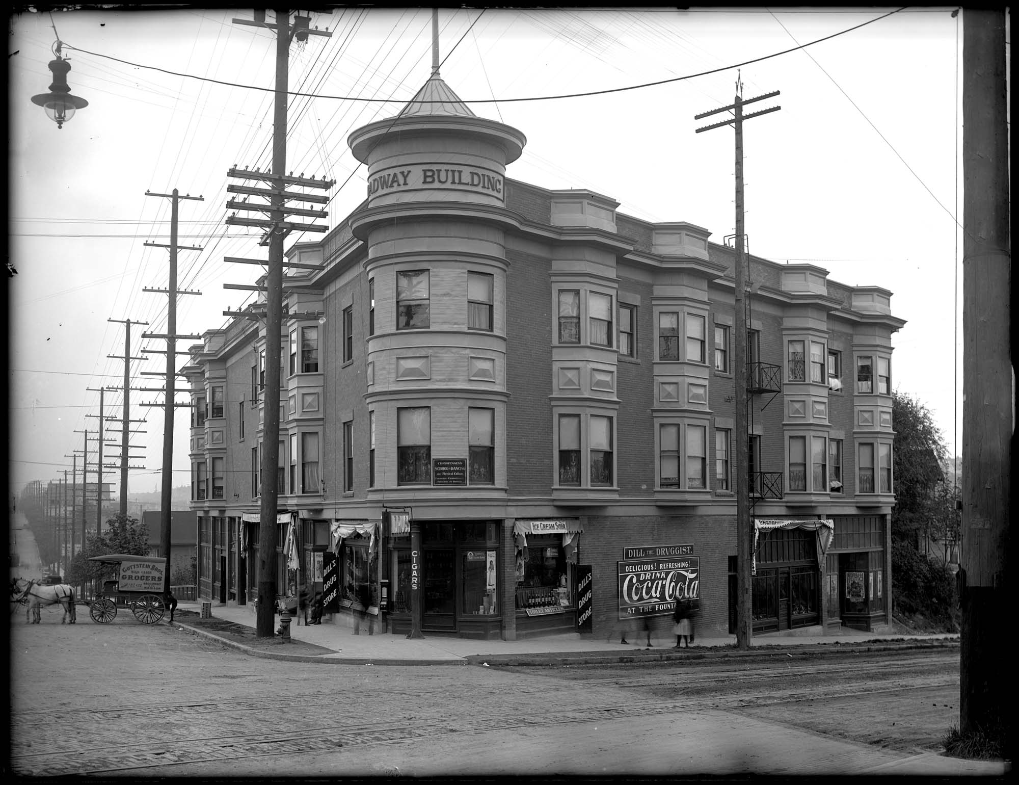 Image of Broadway Building at Broadway and Madison Street, 1905