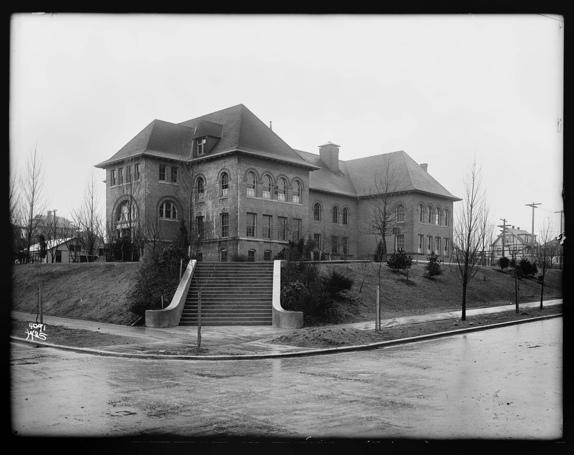 Image of West Queen Anne School, 1905