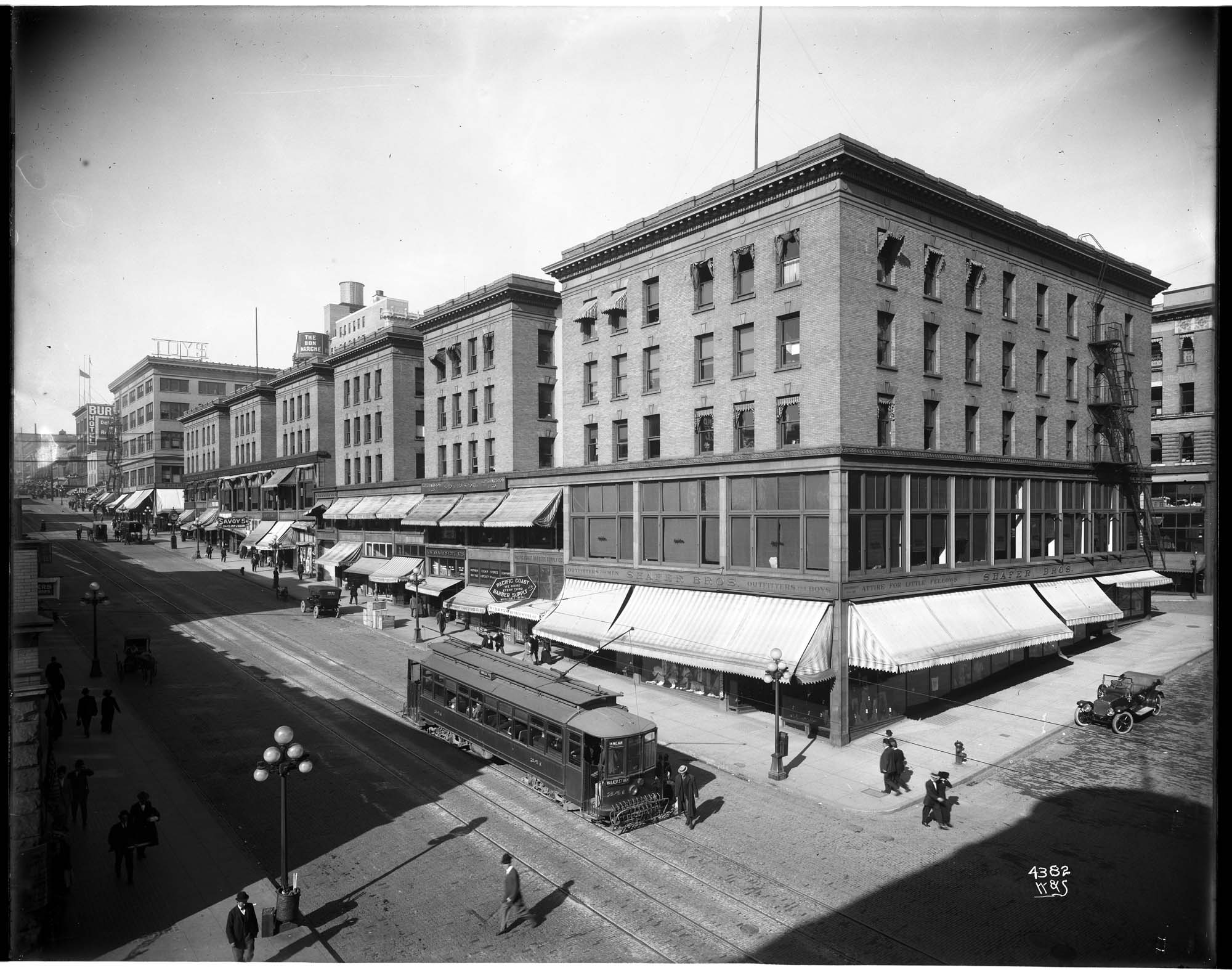 Image of Arcade Building Annex on First Avenue, 1911