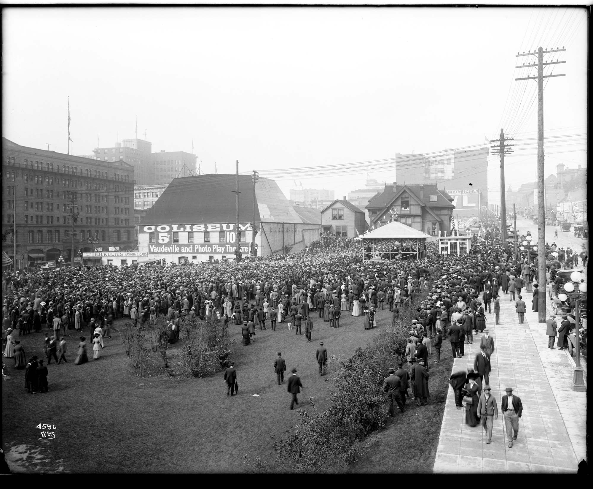Image of Crowd at President Taft speech, October 1911