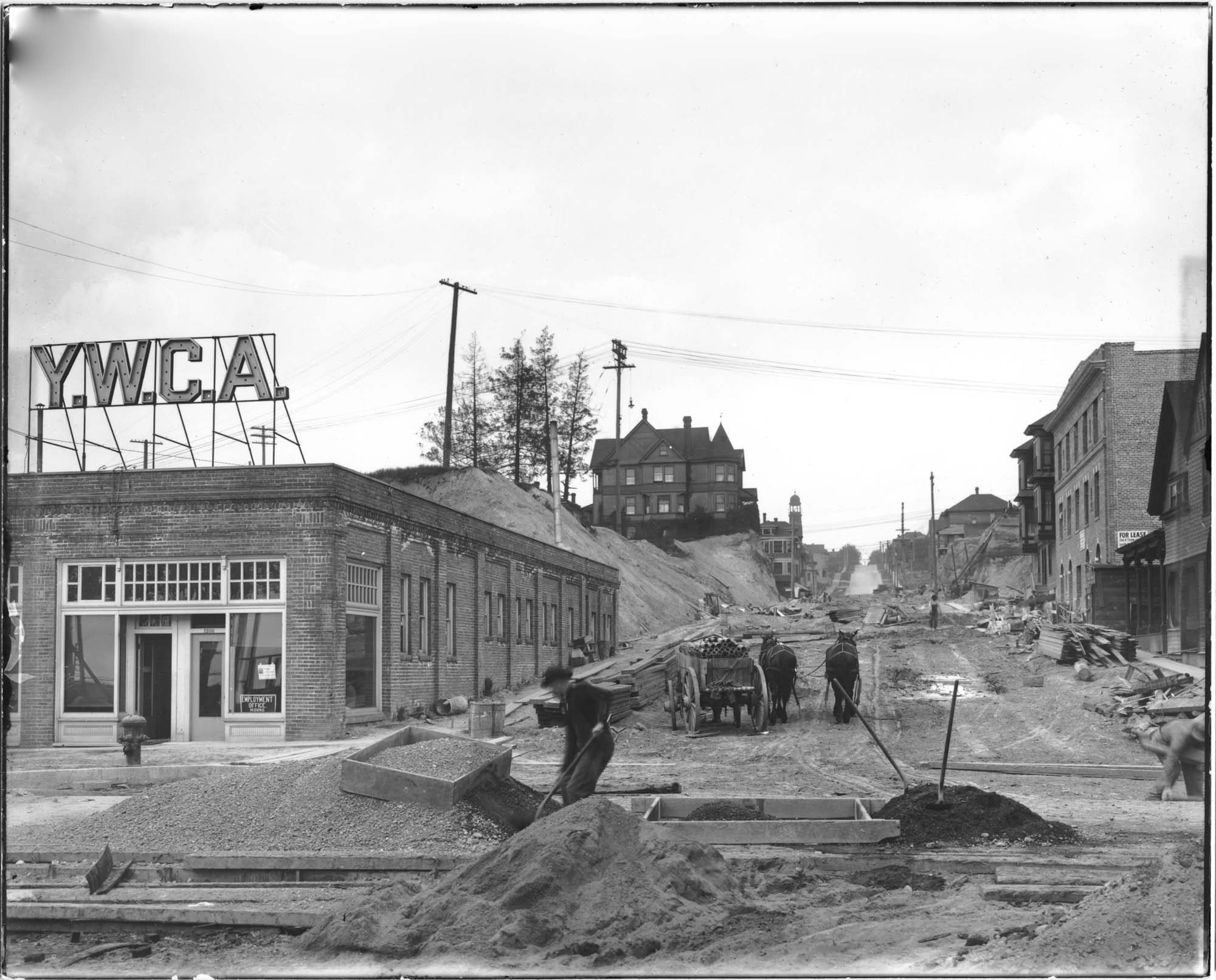 Image of Fifth Avenue being regraded, Seattle, May 22, 1909