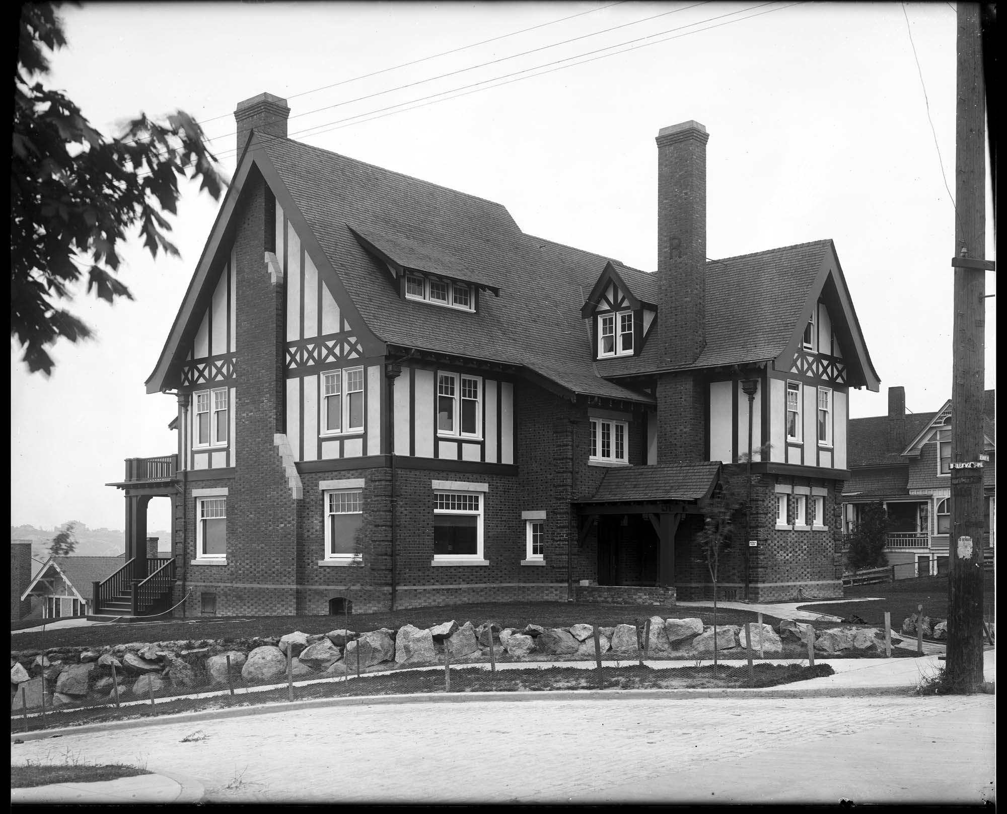 Image of William L. Rhodes home on Capitol Hill, circa 1909