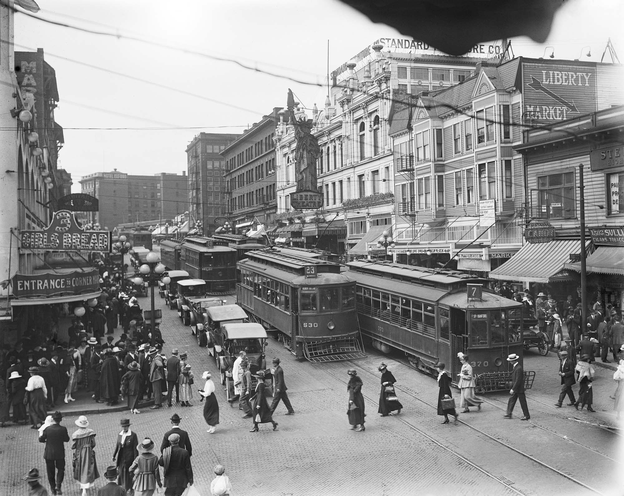 Image of Traffic at First and Pike, 1919