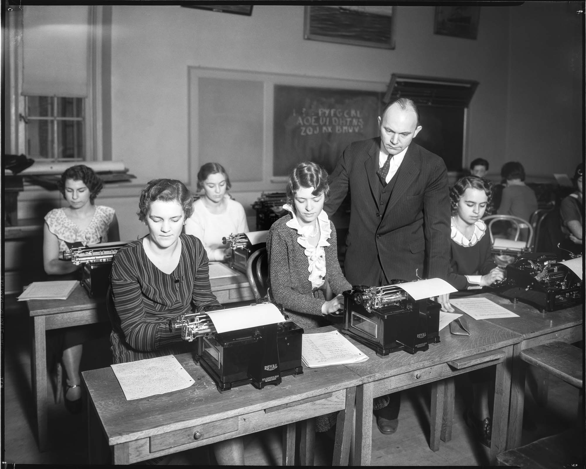 Image of August Dvorak and typing class at University of Washington, Seattle, November 14, 1932