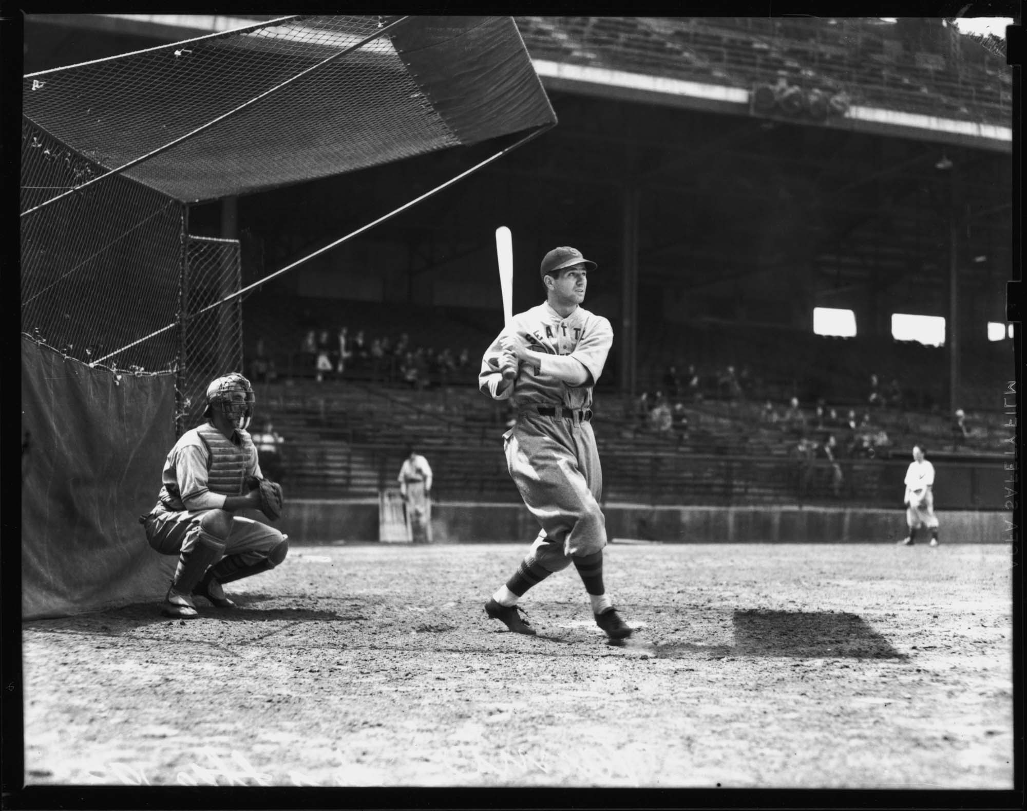Image of Seattle Rainiers player Edo Vanni at batting practice in Wrigley Stadium, Los Angeles, circa 1938
