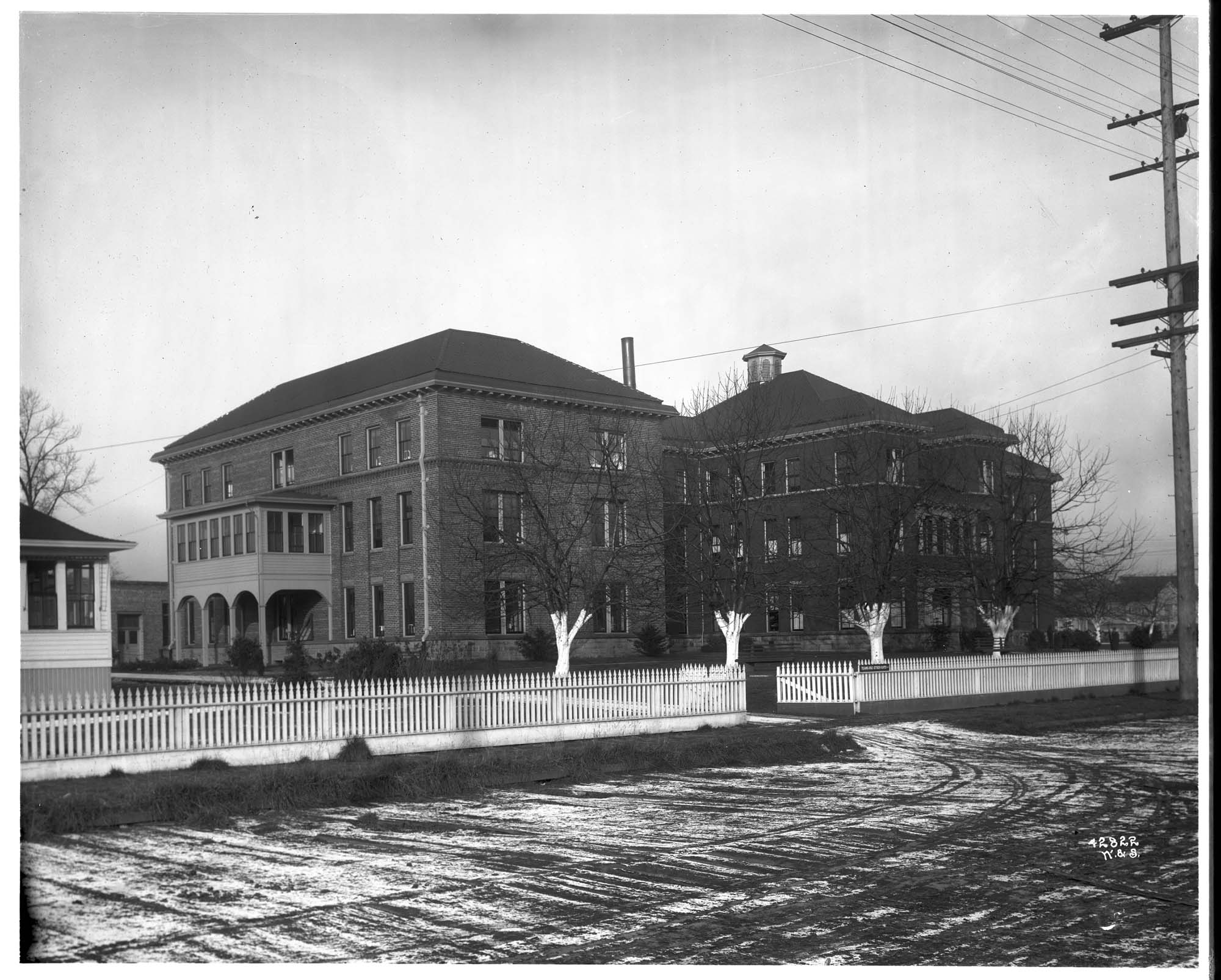 Image of King County Hospital showing addition, circa 1915