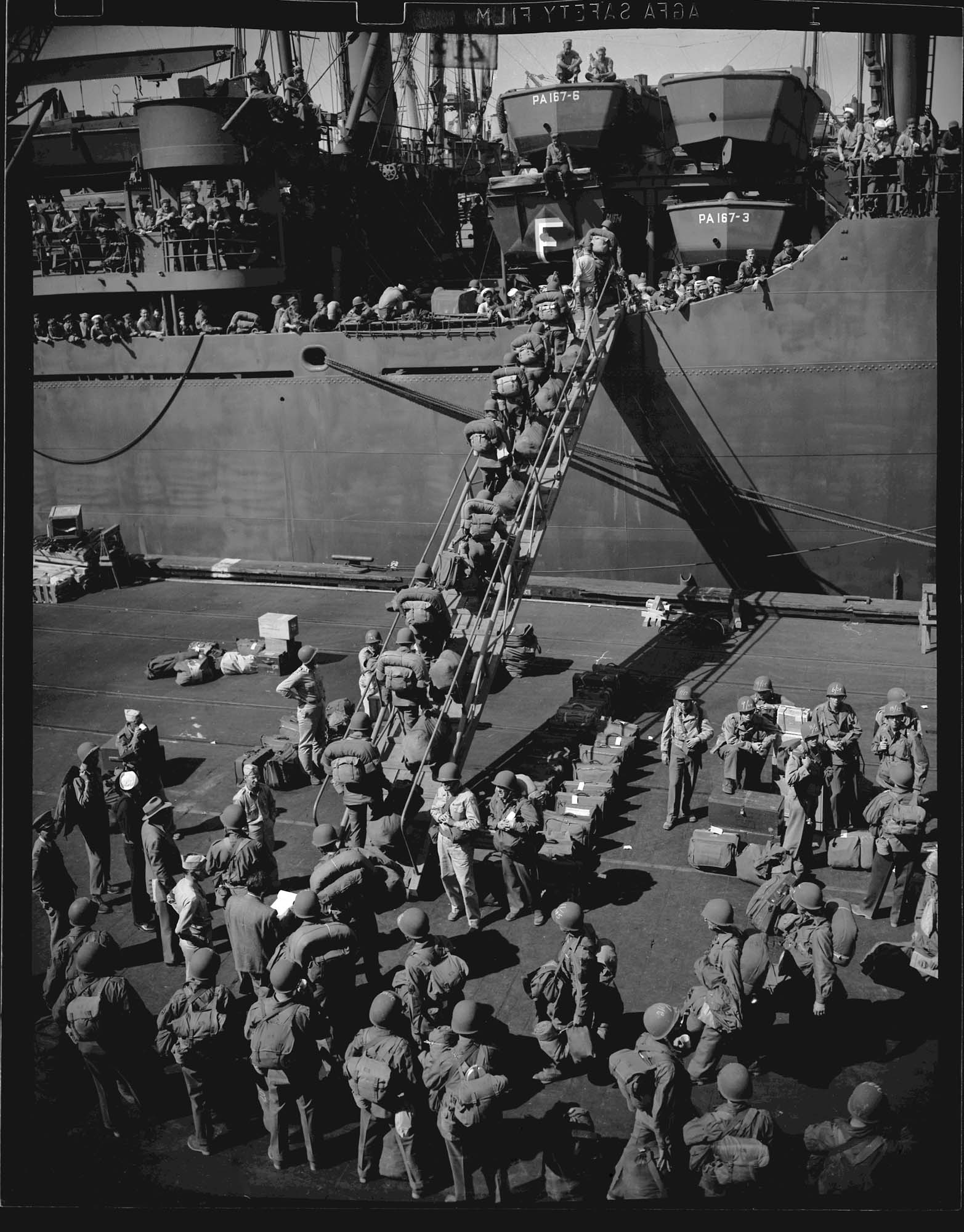 Image of Troops boarding ship, Seattle, 1945
