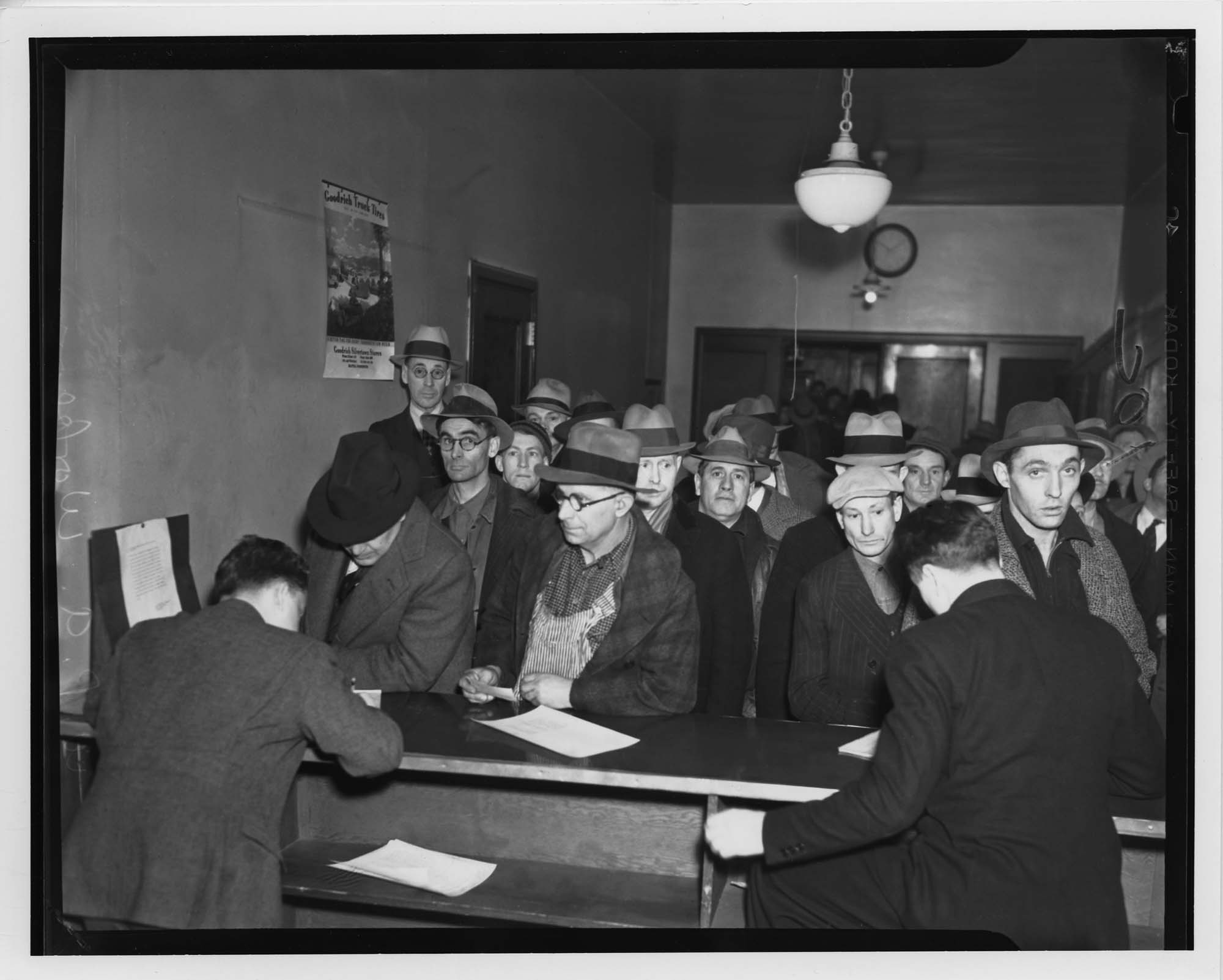 Image of WPA applicants in a Seattle office, 1937